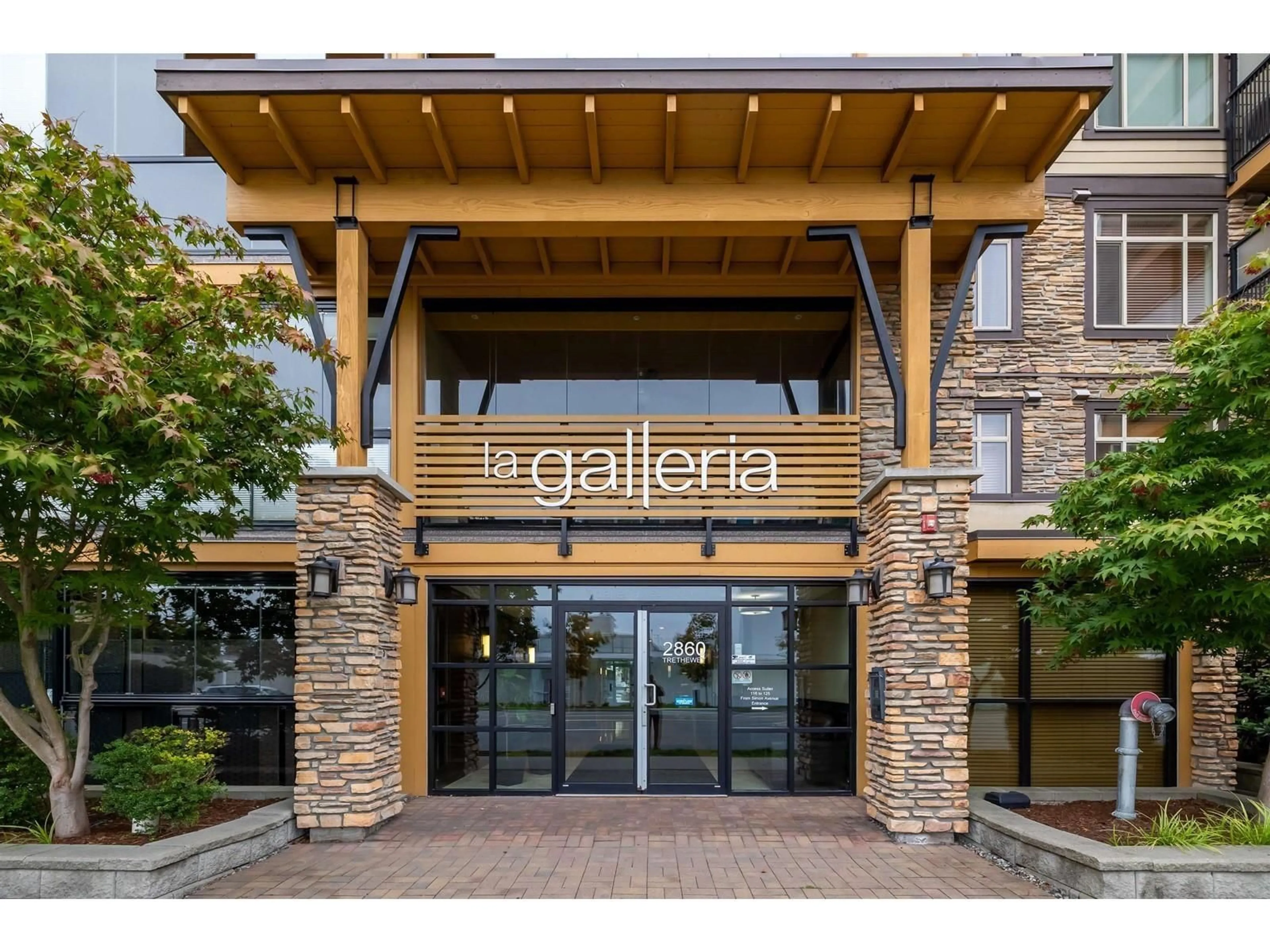 Indoor foyer for 409 - 2860 TRETHEWEY, Abbotsford British Columbia V2T0G5
