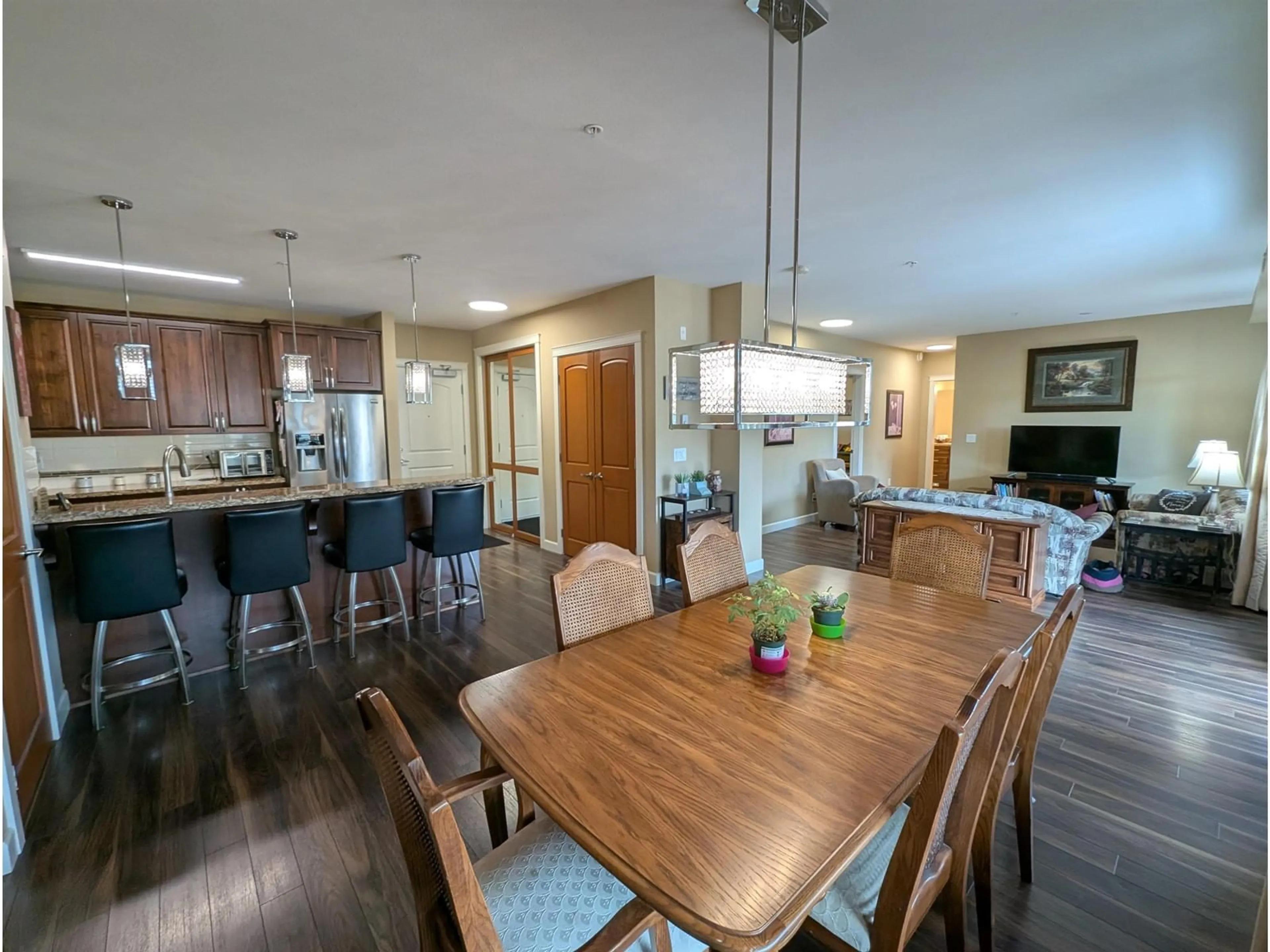 Open concept kitchen, wood/laminate floor for 409 - 2860 TRETHEWEY, Abbotsford British Columbia V2T0G5