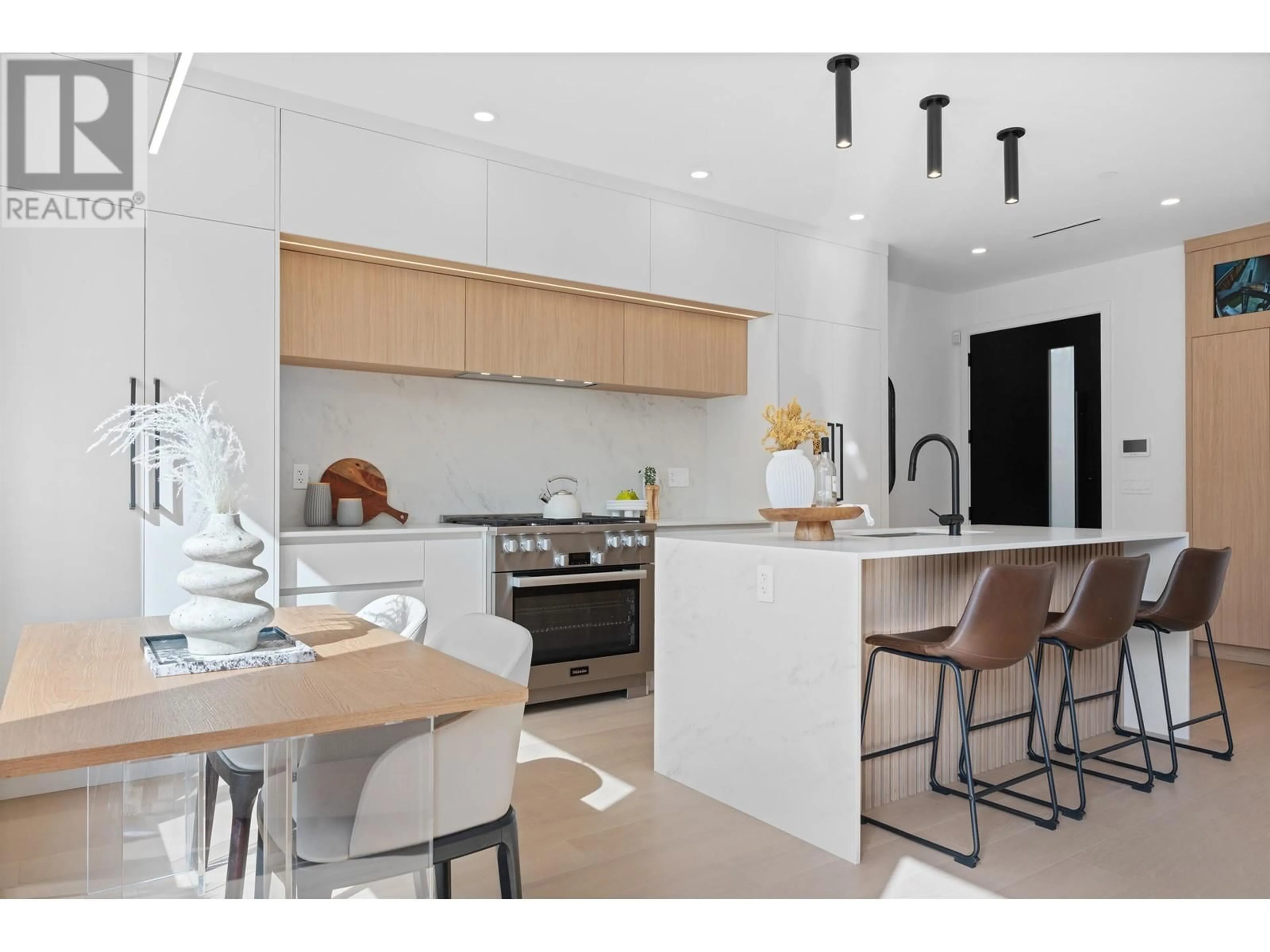 Contemporary kitchen, unknown for 2 - 3880 23RD AVENUE, Vancouver British Columbia V6S1K9