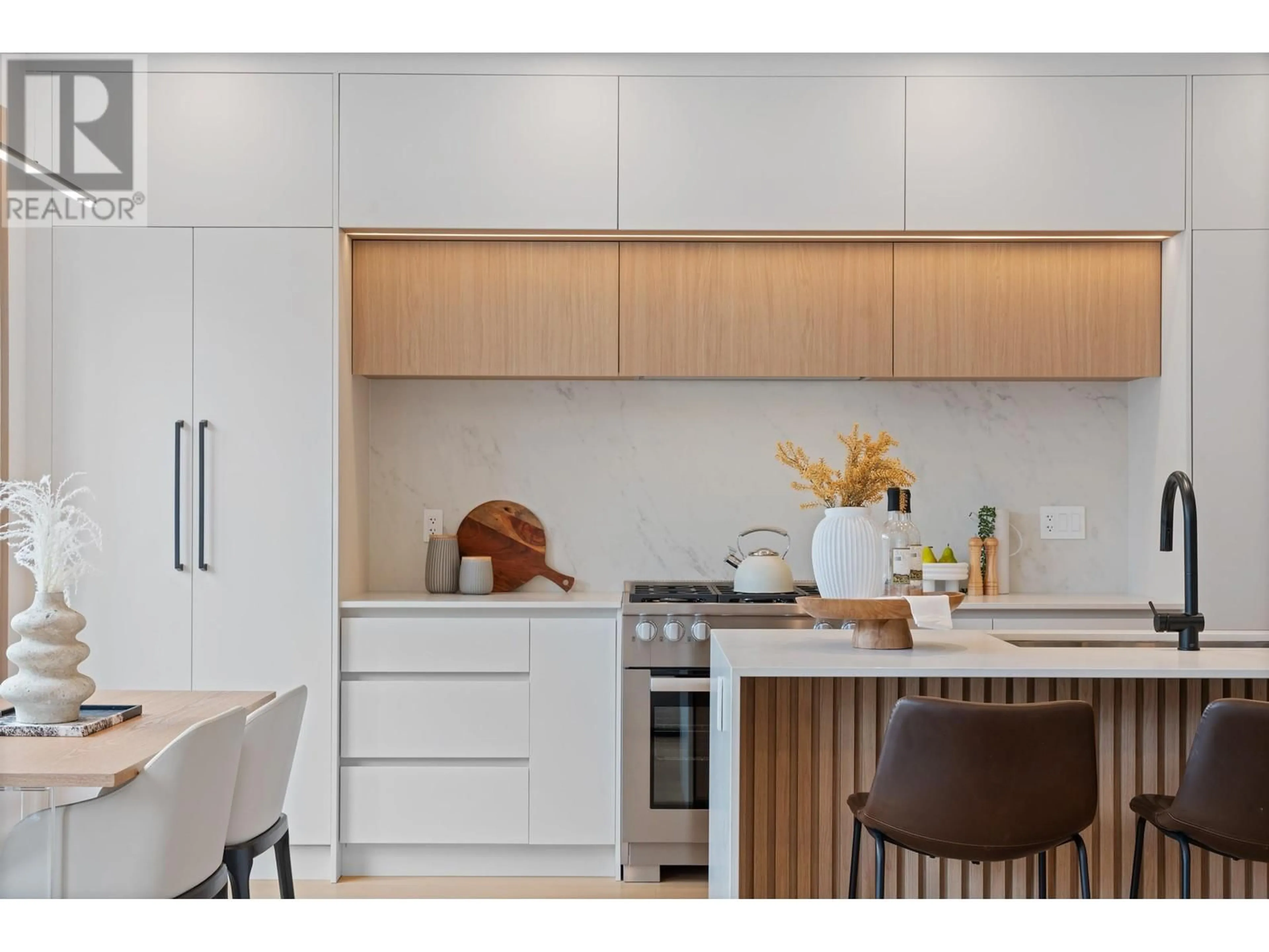 Contemporary kitchen, unknown for 2 - 3880 23RD AVENUE, Vancouver British Columbia V6S1K9