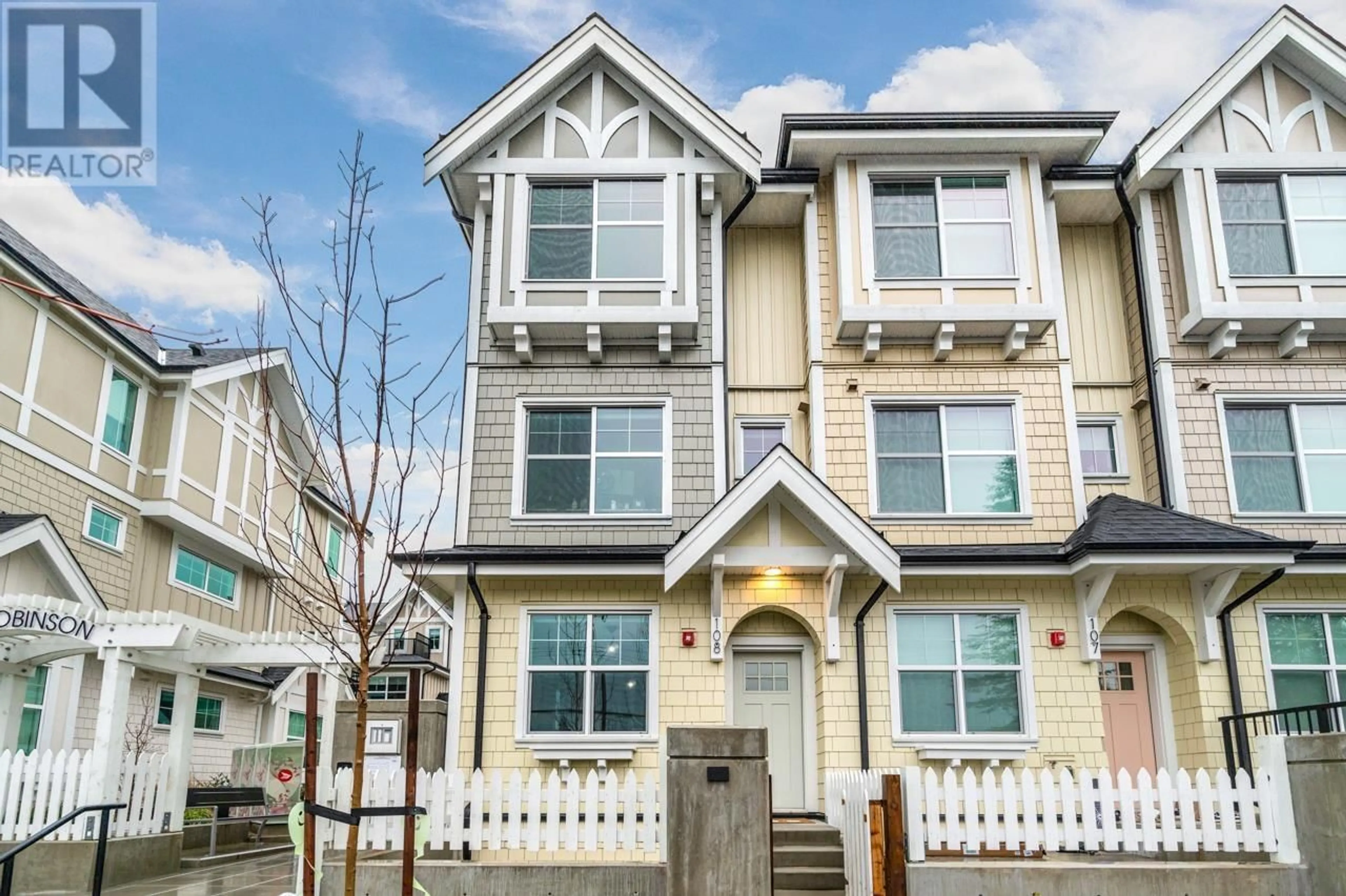 Home with vinyl exterior material, street for 108 - 707 ROBINSON STREET, Coquitlam British Columbia V3J4E9