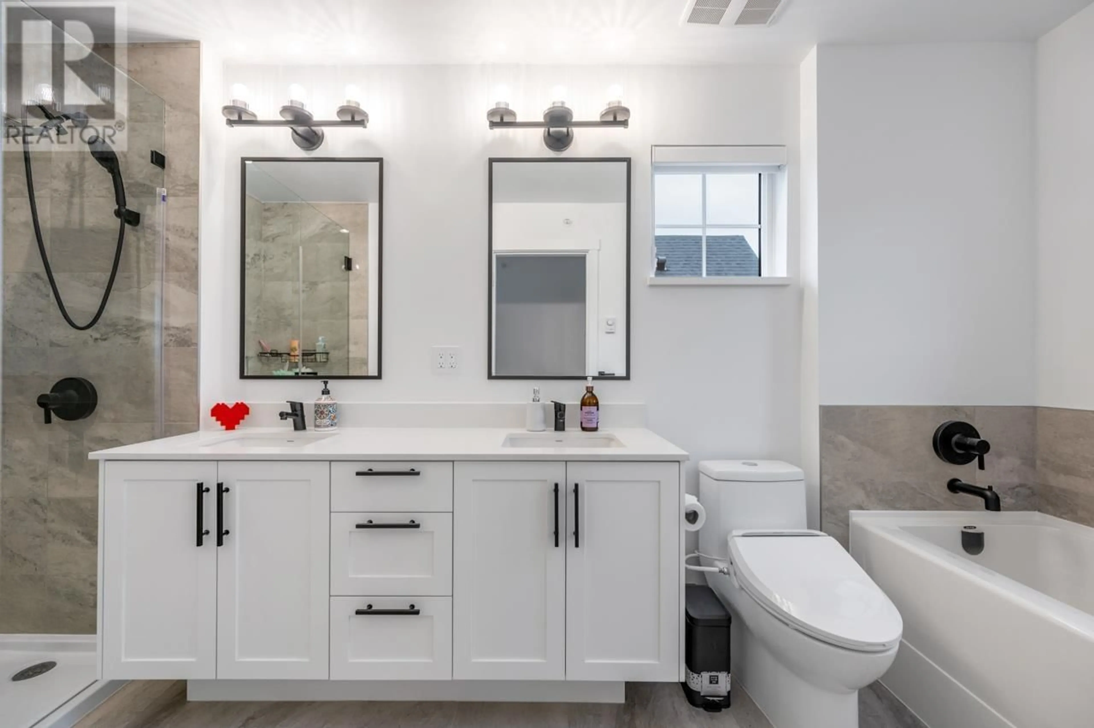 Contemporary bathroom, ceramic/tile floor for 108 - 707 ROBINSON STREET, Coquitlam British Columbia V3J4E9