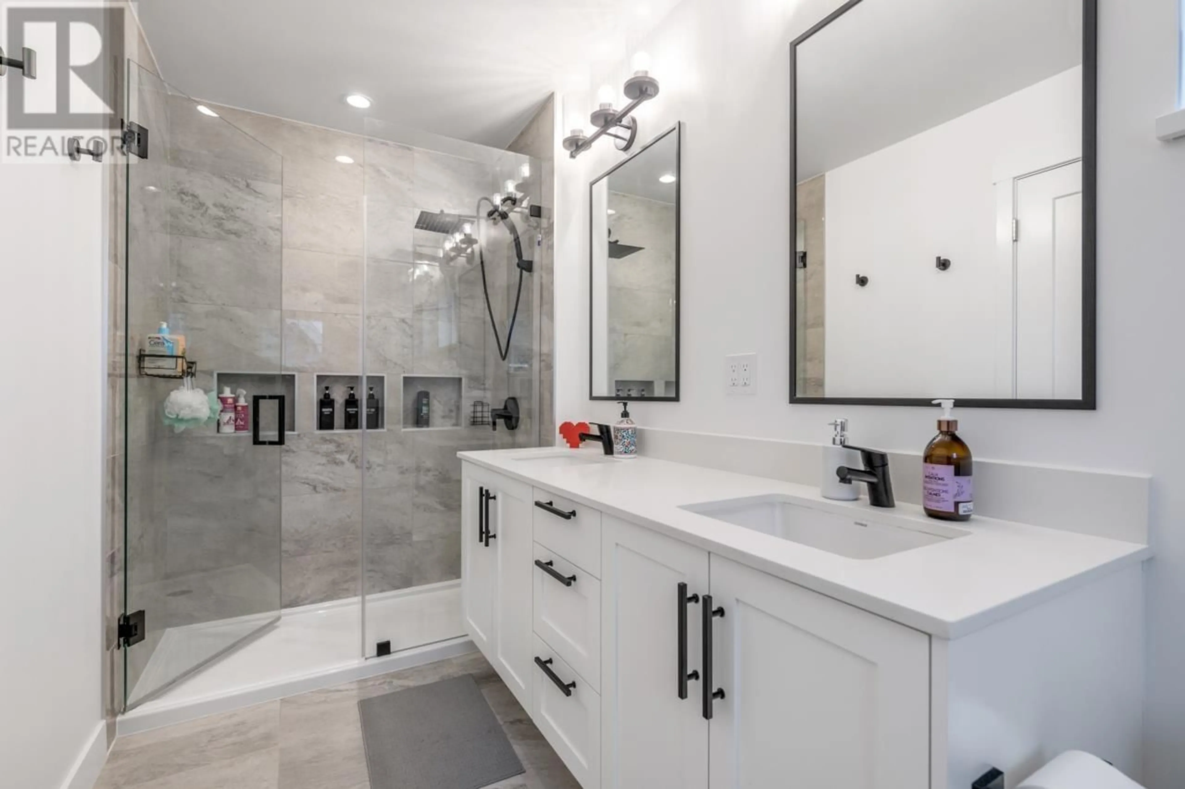 Contemporary bathroom, ceramic/tile floor for 108 - 707 ROBINSON STREET, Coquitlam British Columbia V3J4E9