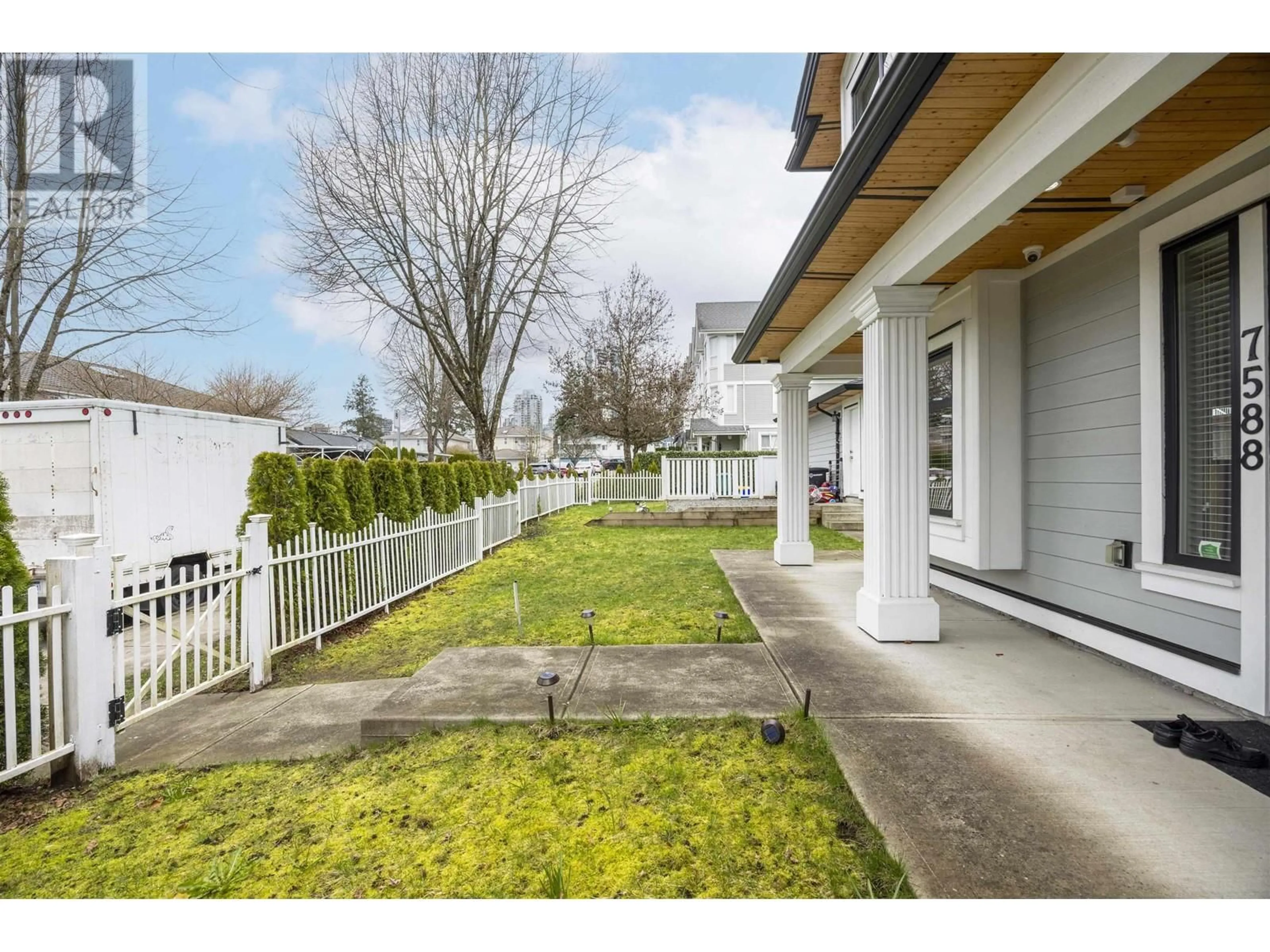 Patio, street for 7588 13TH STREET, Burnaby British Columbia V3N0H3