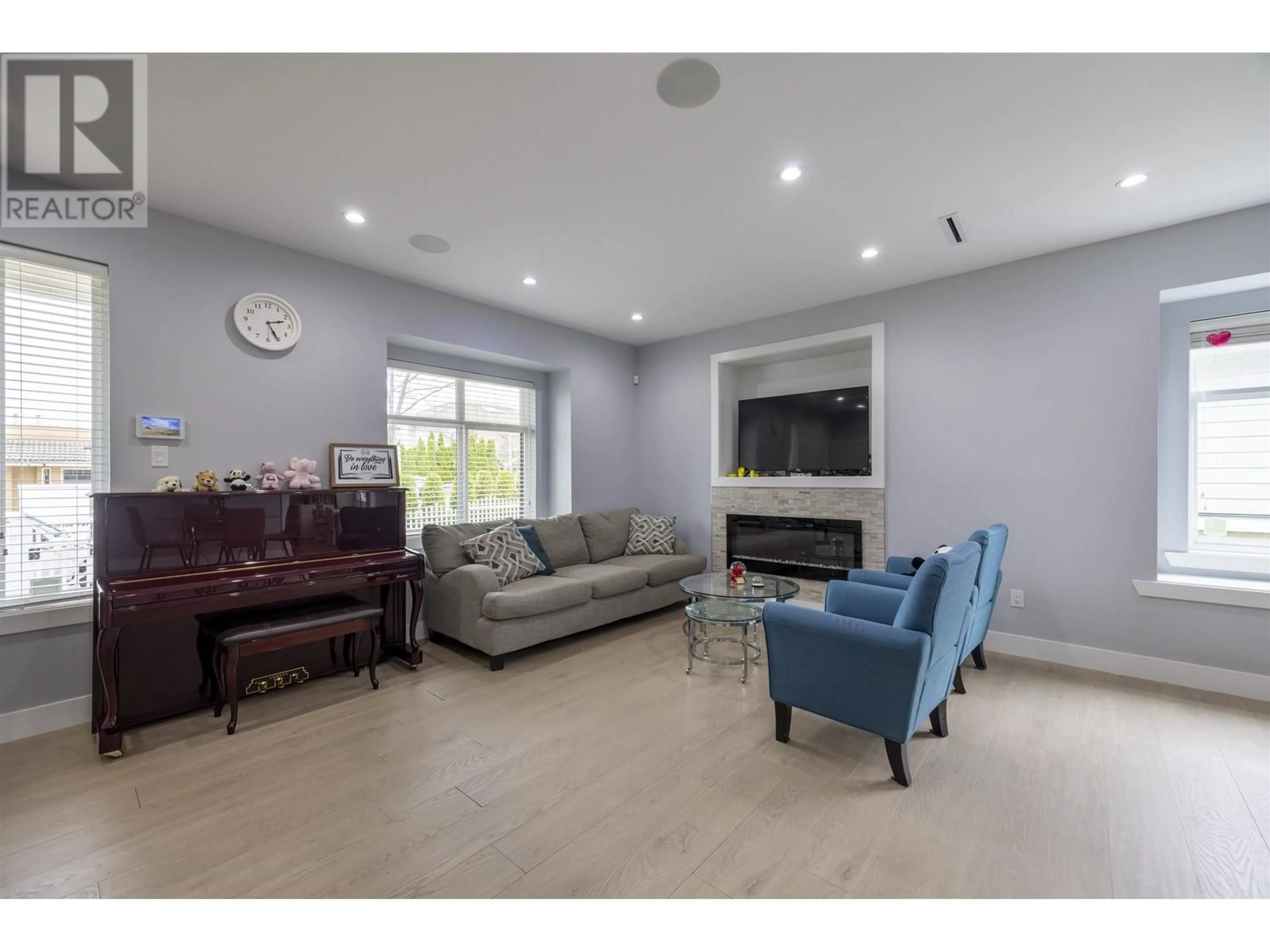 Living room with furniture, unknown for 7588 13TH STREET, Burnaby British Columbia V3N0H3