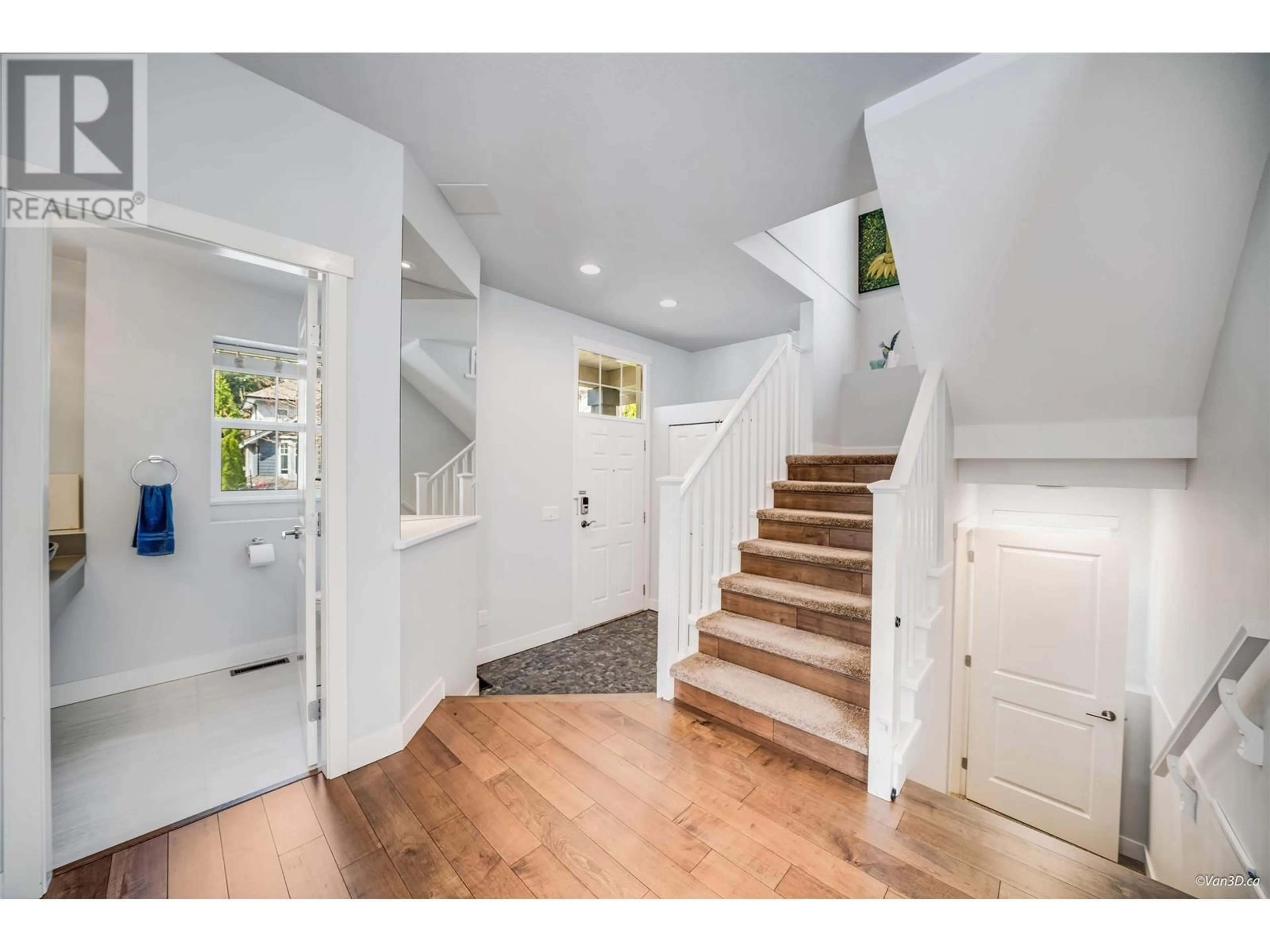 Indoor entryway for 39 ALDER DRIVE, Port Moody British Columbia V3H5M3