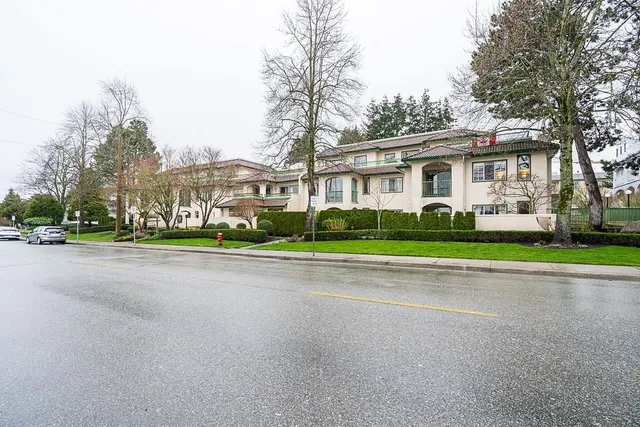 305 1447 BEST STREET, White Rock 3