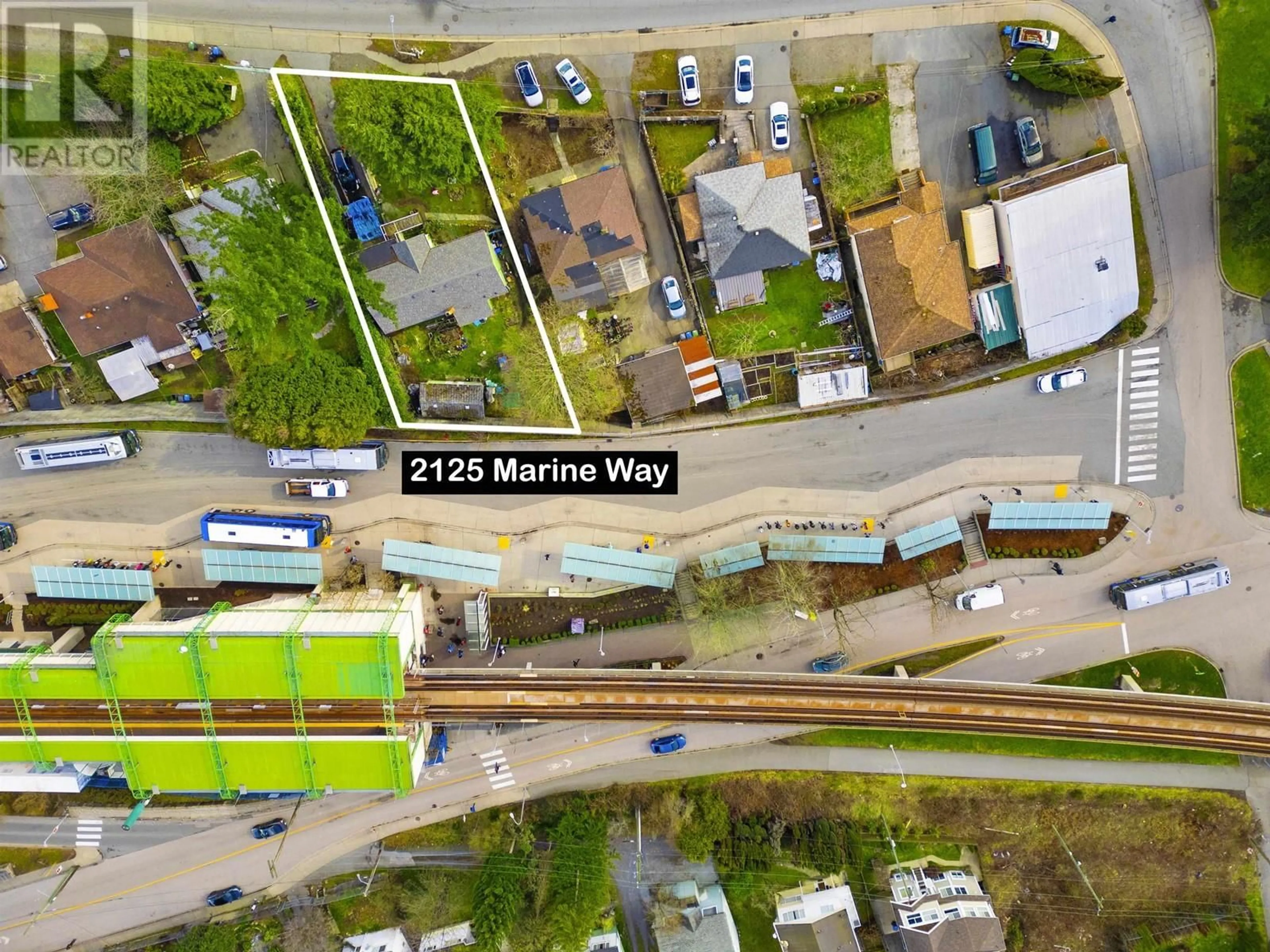 A pic from outside/outdoor area/front of a property/back of a property/a pic from drone, street for 2125 MARINE WAY, New Westminster British Columbia V3M2H2