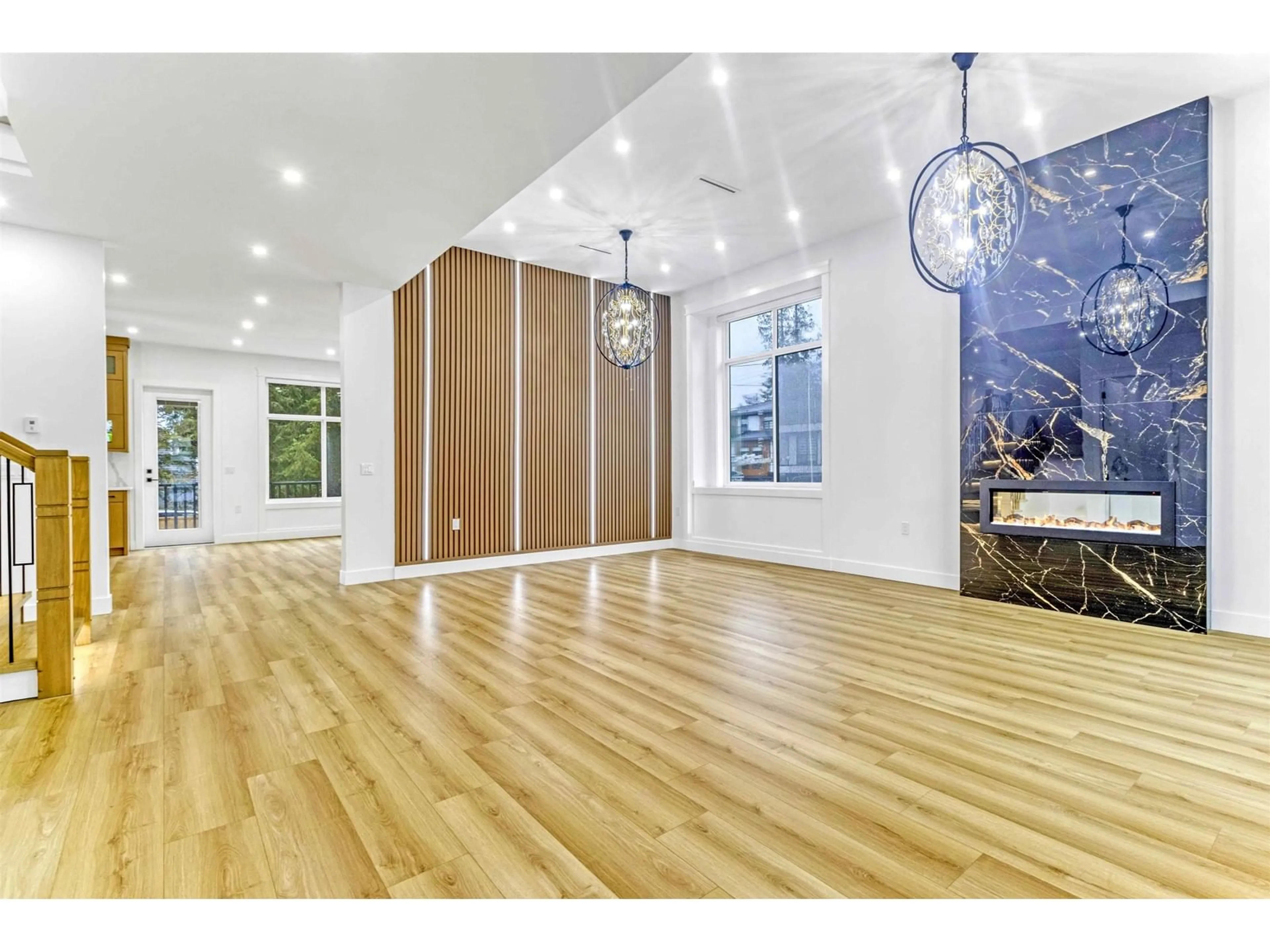 Indoor foyer for 12693 106A, Surrey British Columbia V3V0E3