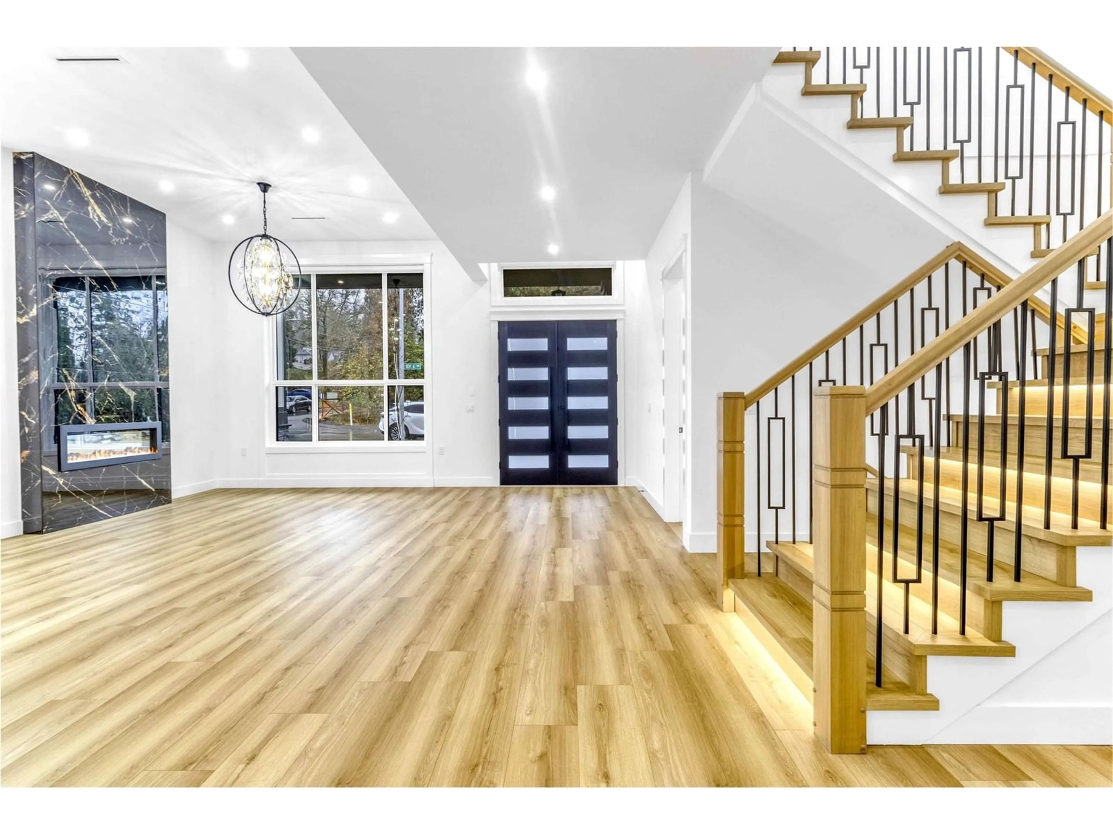 Indoor entryway for 12693 106A, Surrey British Columbia V3V0E3