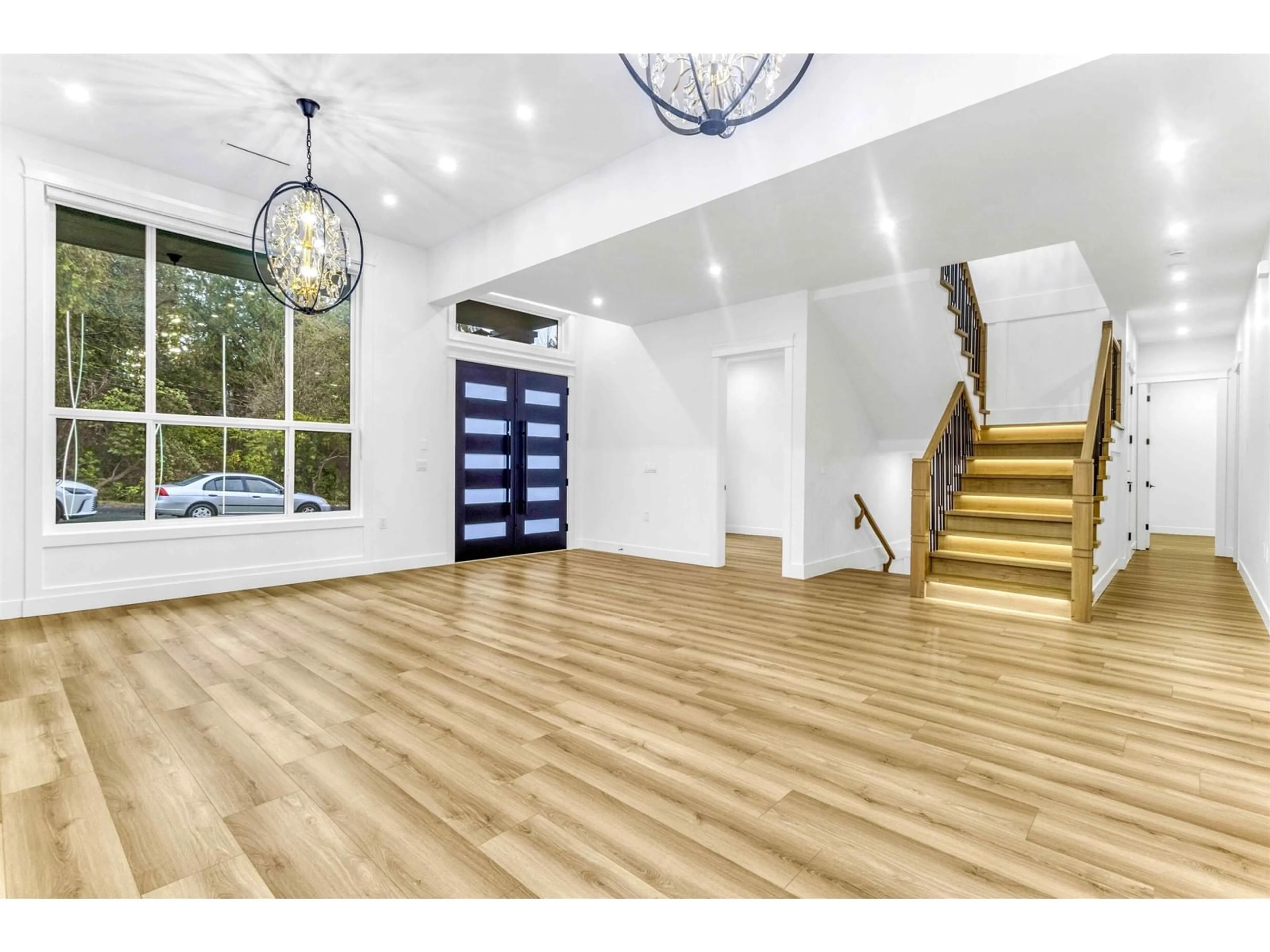 Indoor entryway for 12693 106A, Surrey British Columbia V3V0E3