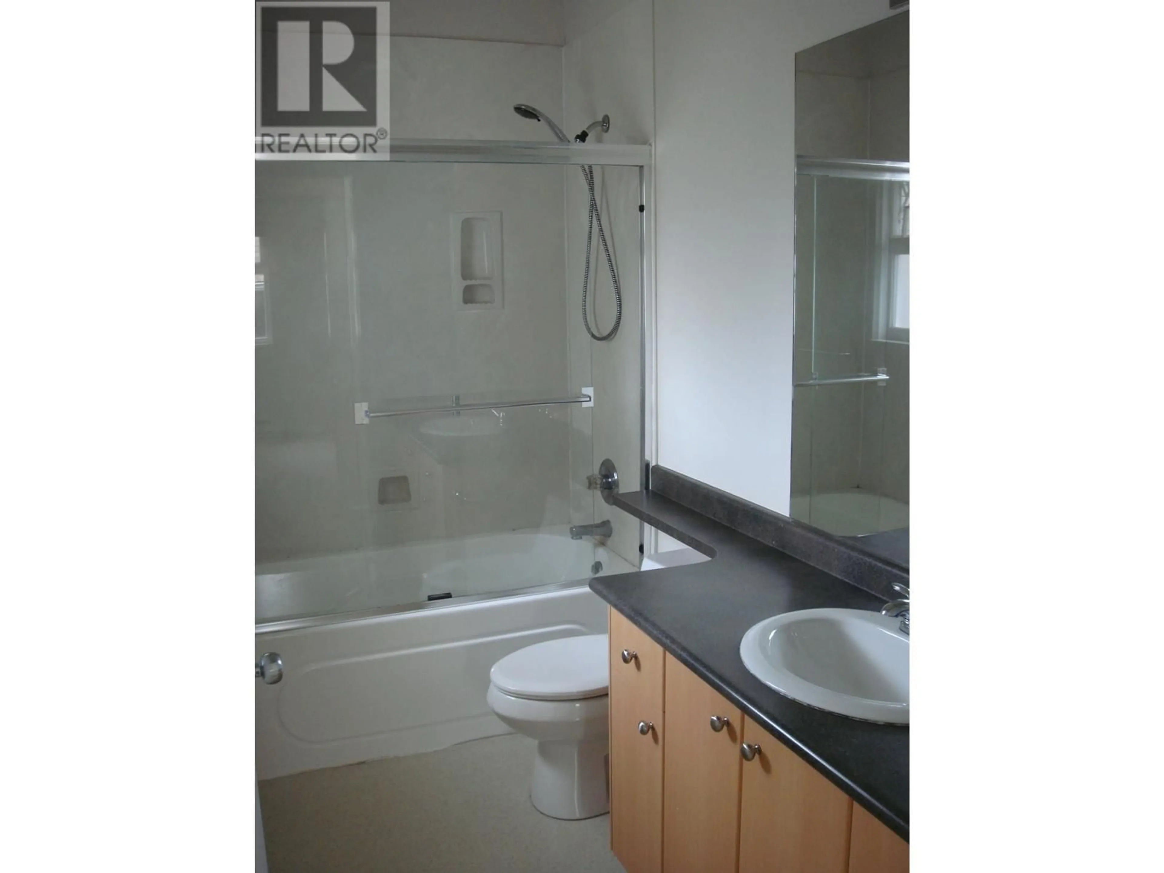 Standard bathroom, unknown for 8412 FREMLIN STREET, Vancouver British Columbia V6P3X2