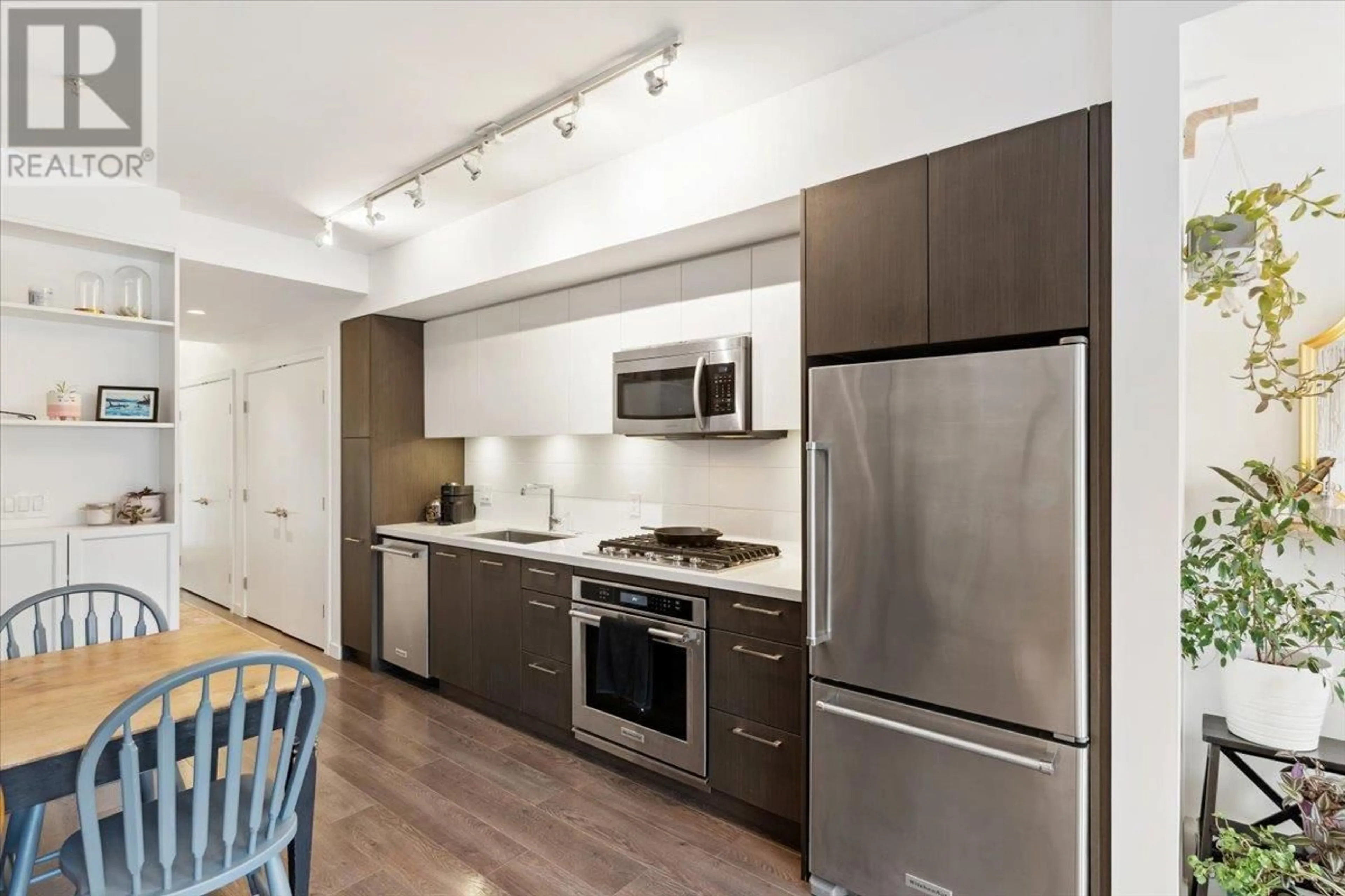 Standard kitchen, unknown for 404 - 417 GREAT NORTHERN WAY, Vancouver British Columbia V5T0G7