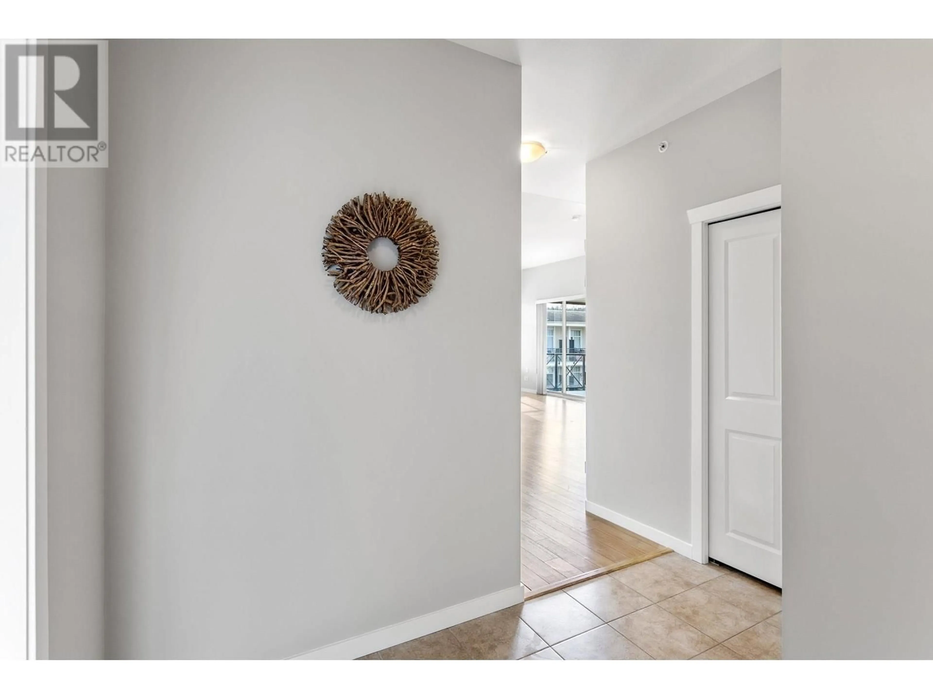 Indoor entryway for 406 - 2336 WHYTE AVENUE, Port Coquitlam British Columbia V3C0A7