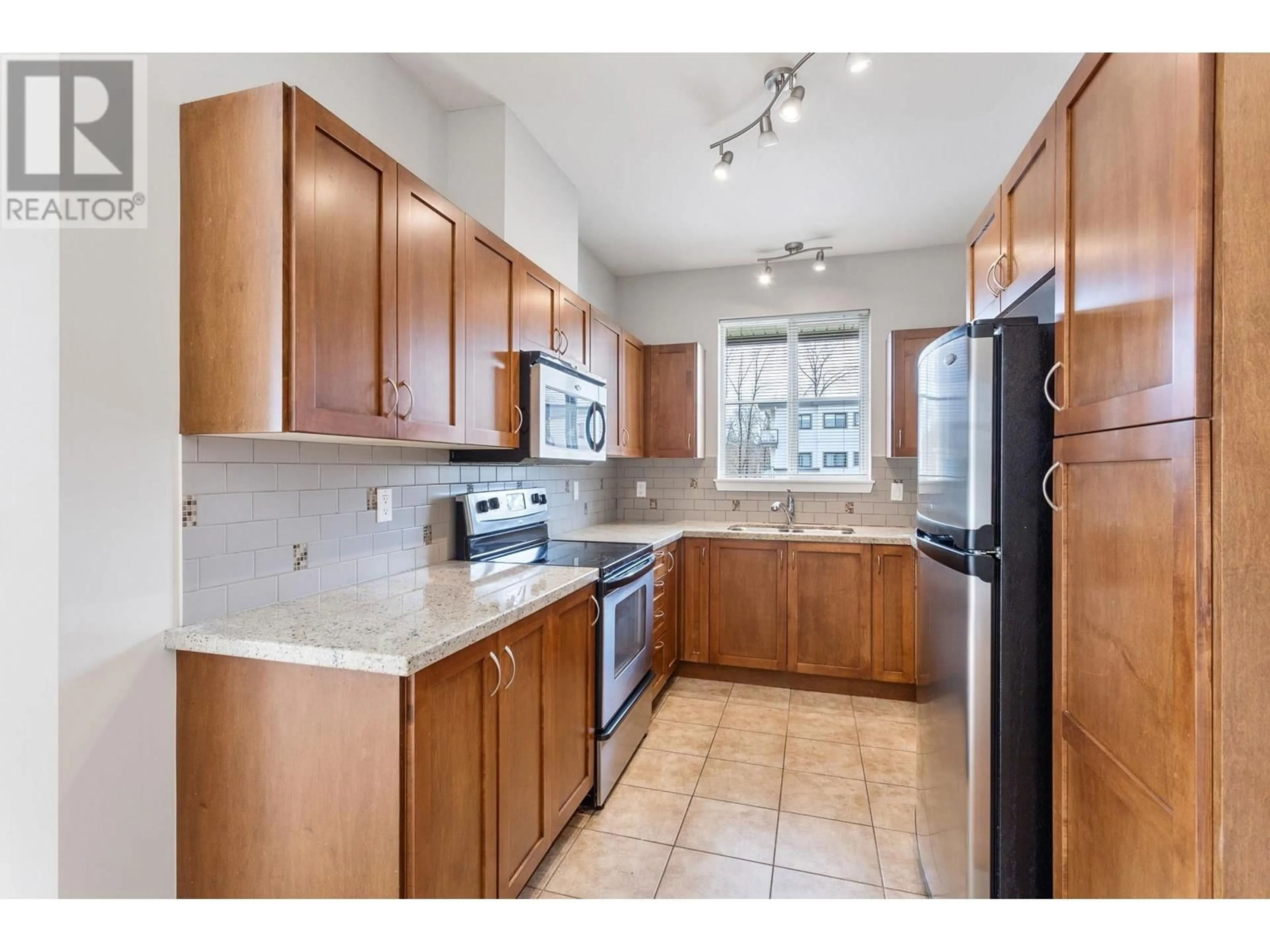 Standard kitchen, ceramic/tile floor for 406 - 2336 WHYTE AVENUE, Port Coquitlam British Columbia V3C0A7