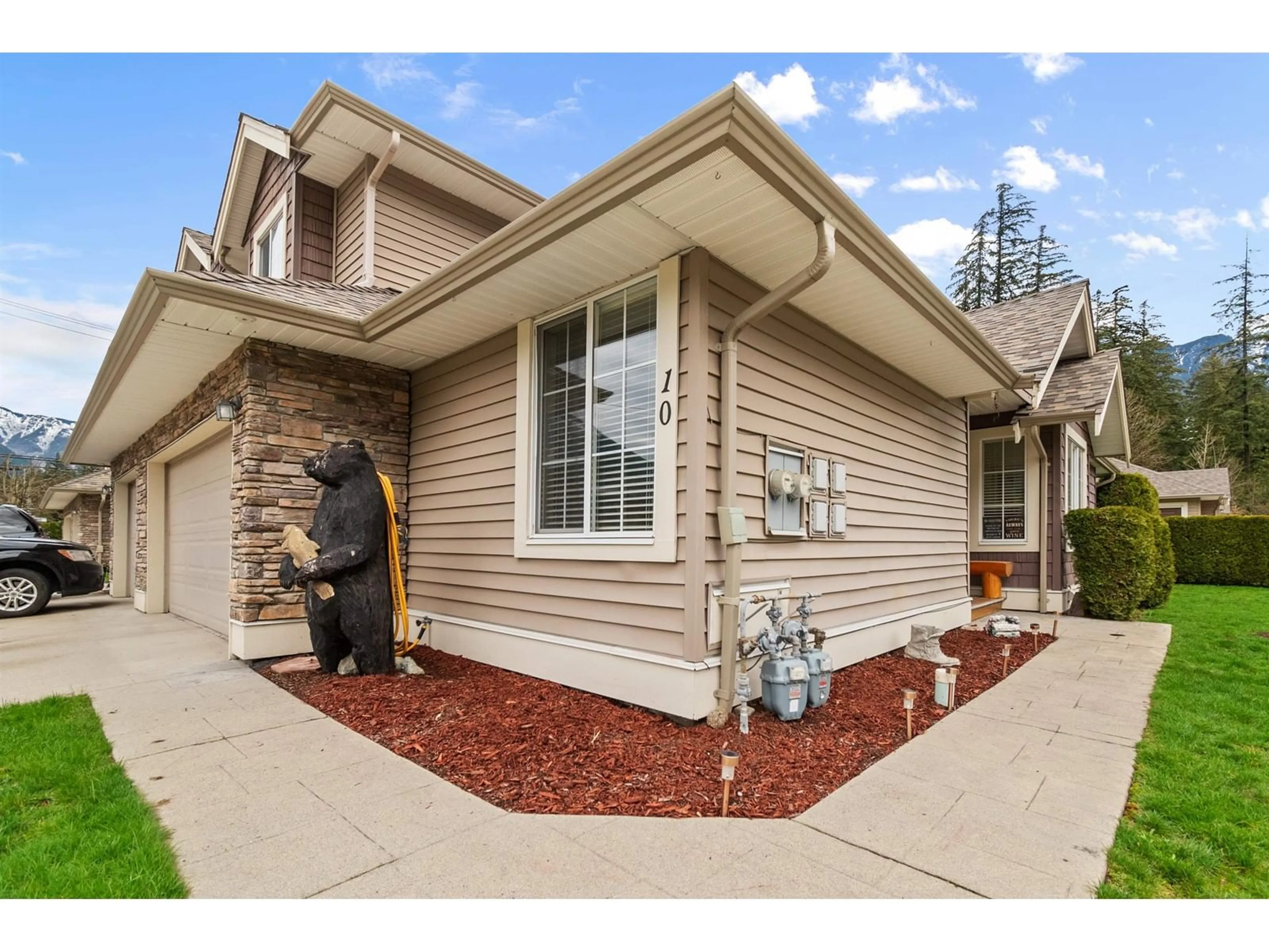 Home with vinyl exterior material, street for 10 - 1175 7TH AVENUE, Hope British Columbia V0X1L4