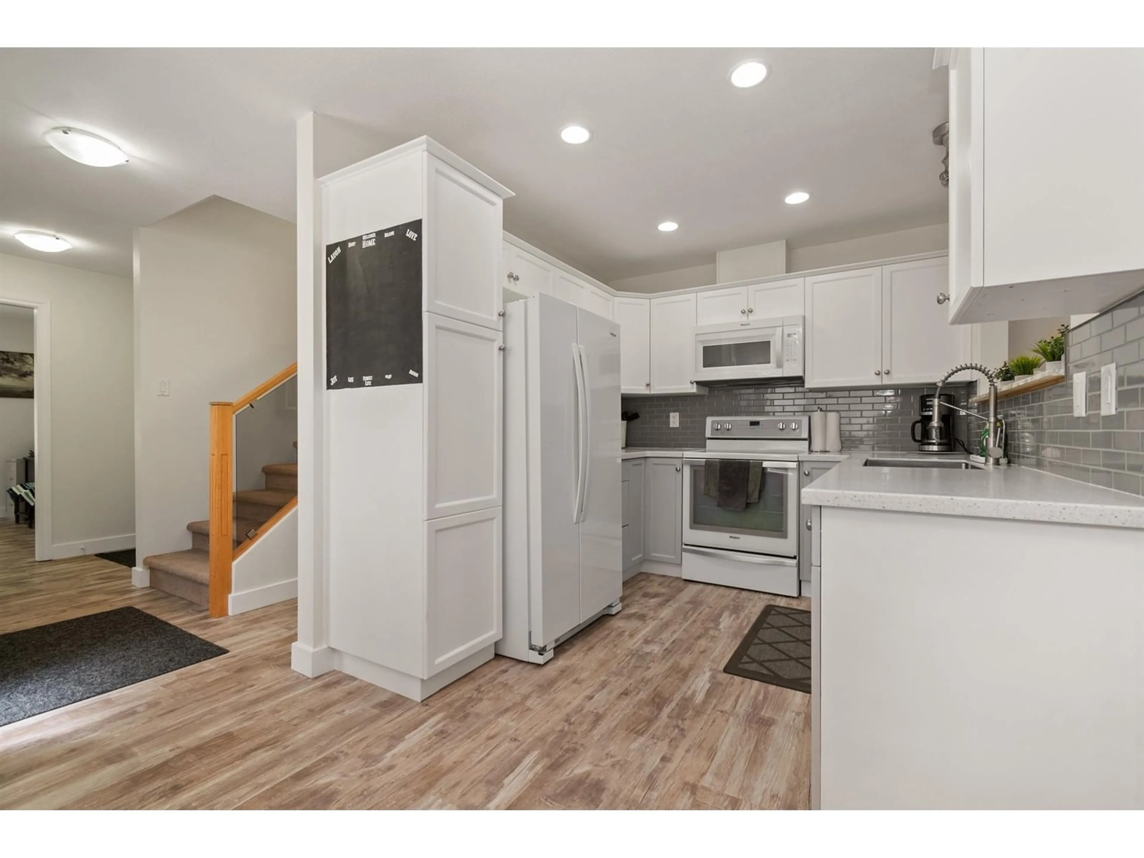 Open concept kitchen, unknown for 10 - 1175 7TH AVENUE, Hope British Columbia V0X1L4