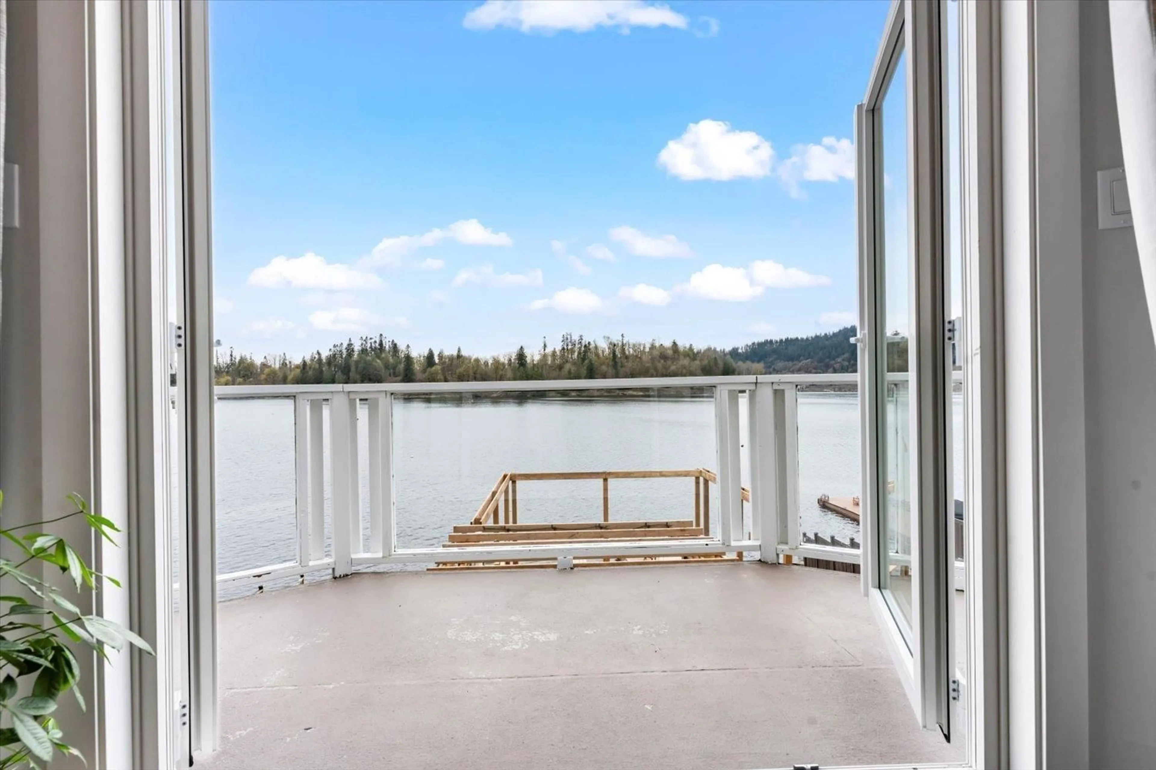 Patio, water/lake/river/ocean view for 9819 HALL, Mission British Columbia V4S1J2