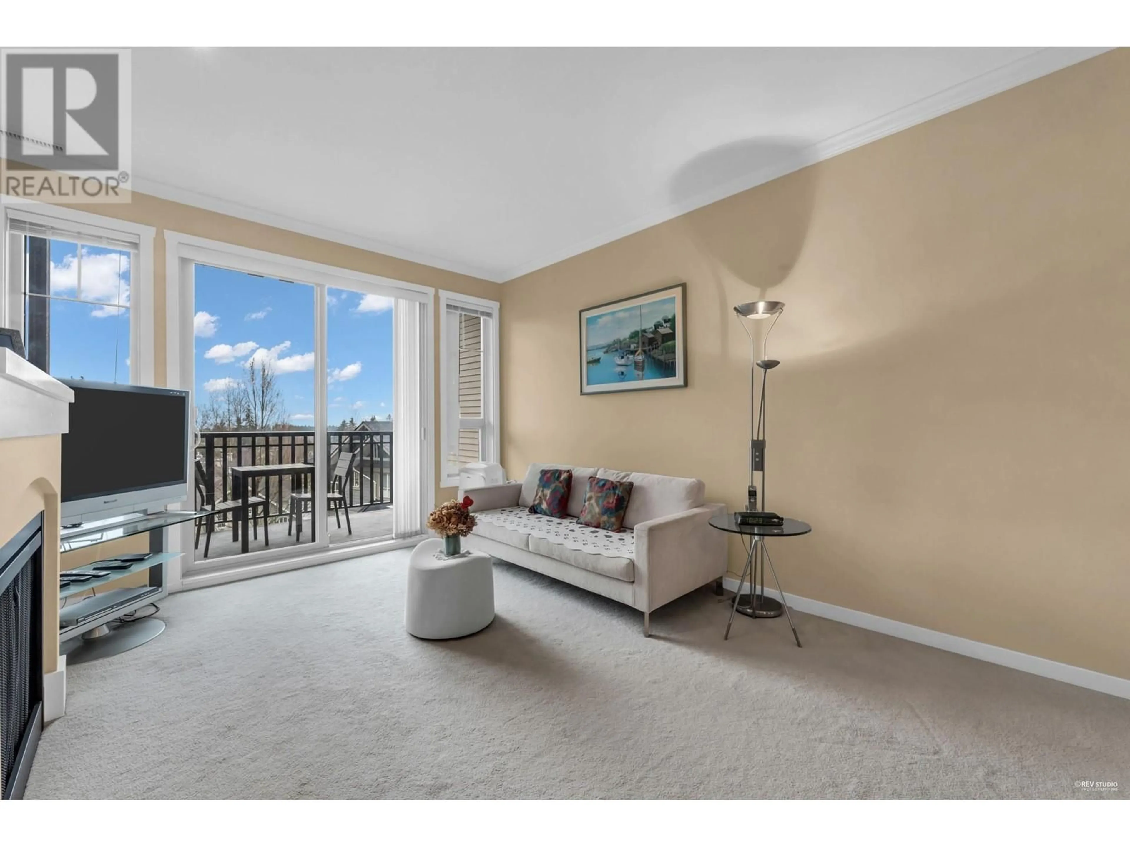 Living room with furniture, unknown for 409 - 2969 WHISPER WAY, Coquitlam British Columbia V3E3S8