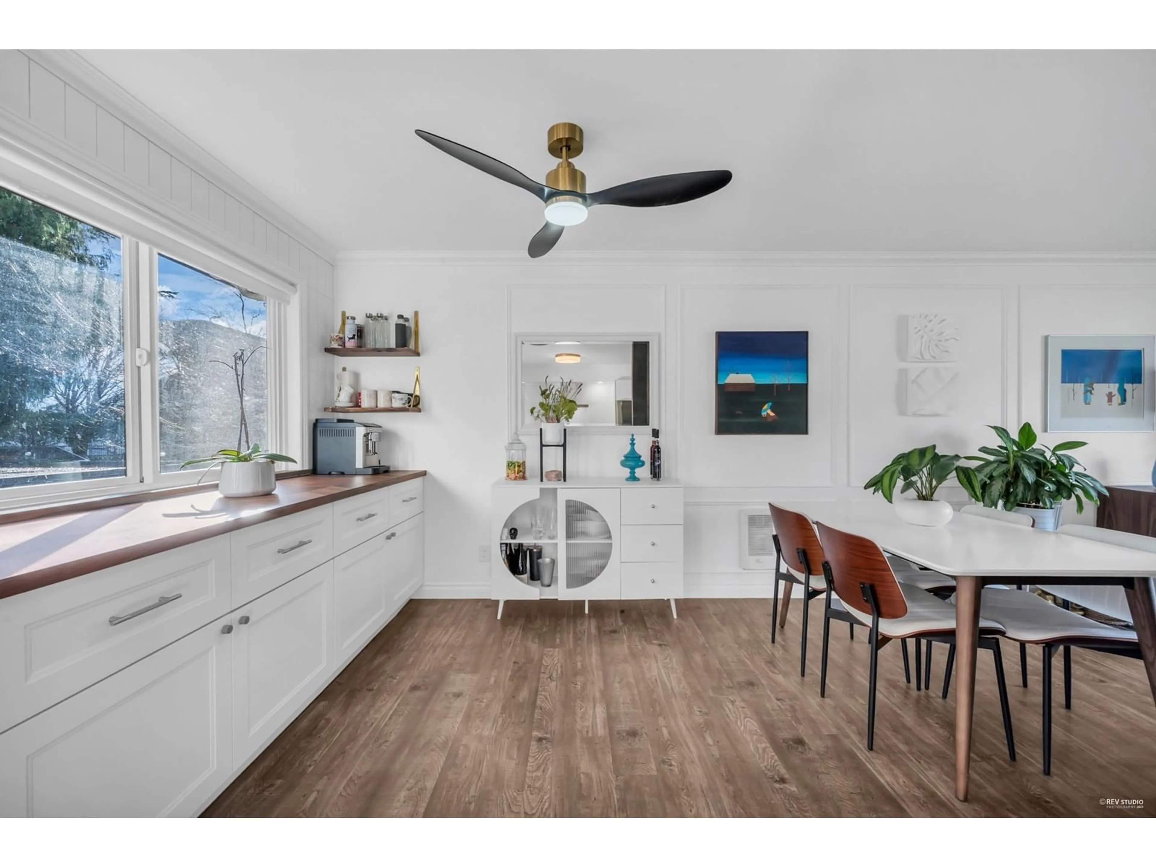 Open concept kitchen, wood/laminate floor for 9314 JACKSON STREET, Chilliwack British Columbia V2P3X1