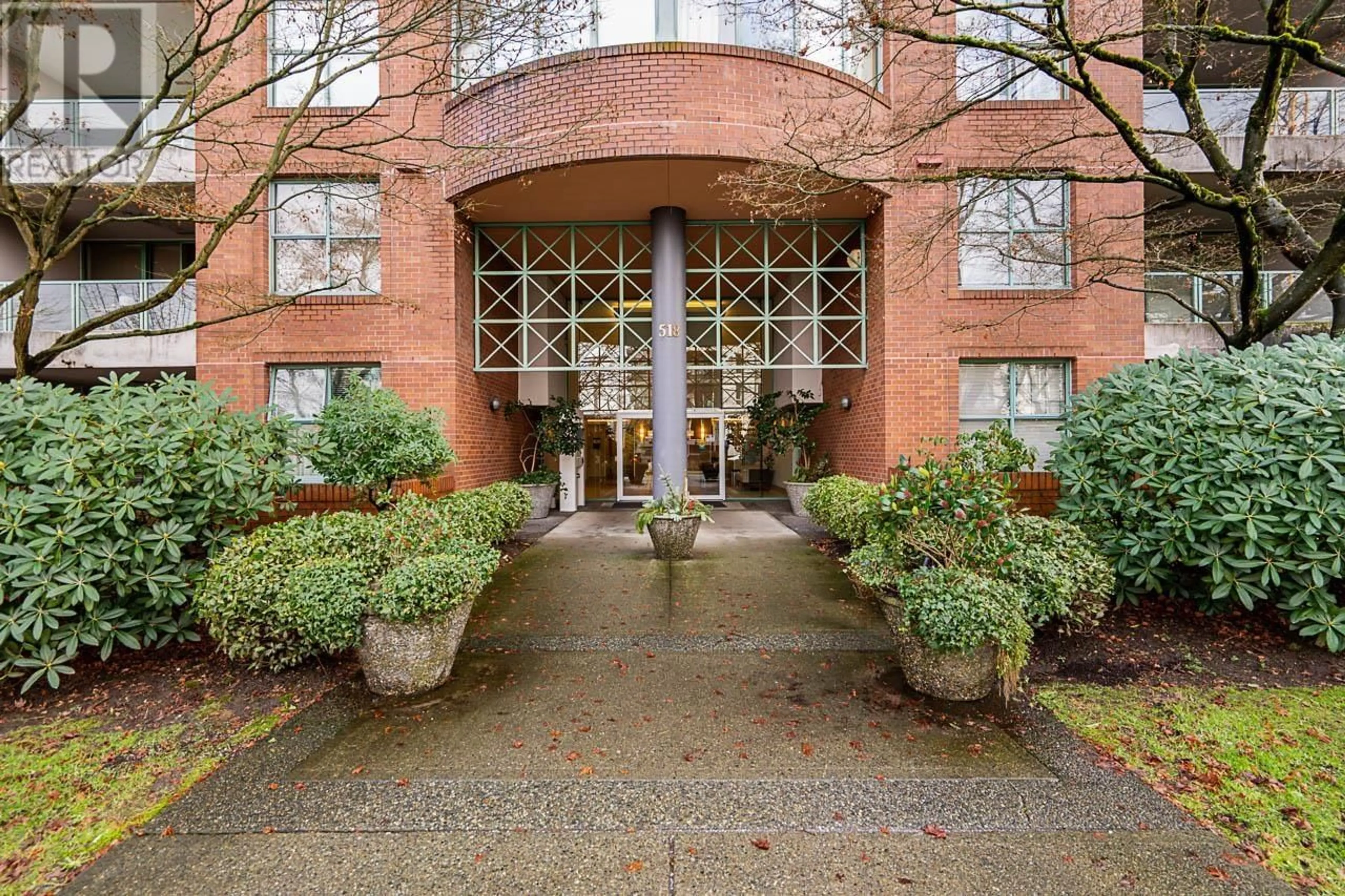 Indoor foyer for 602 - 518 14TH AVENUE, Vancouver British Columbia V5Z4N5