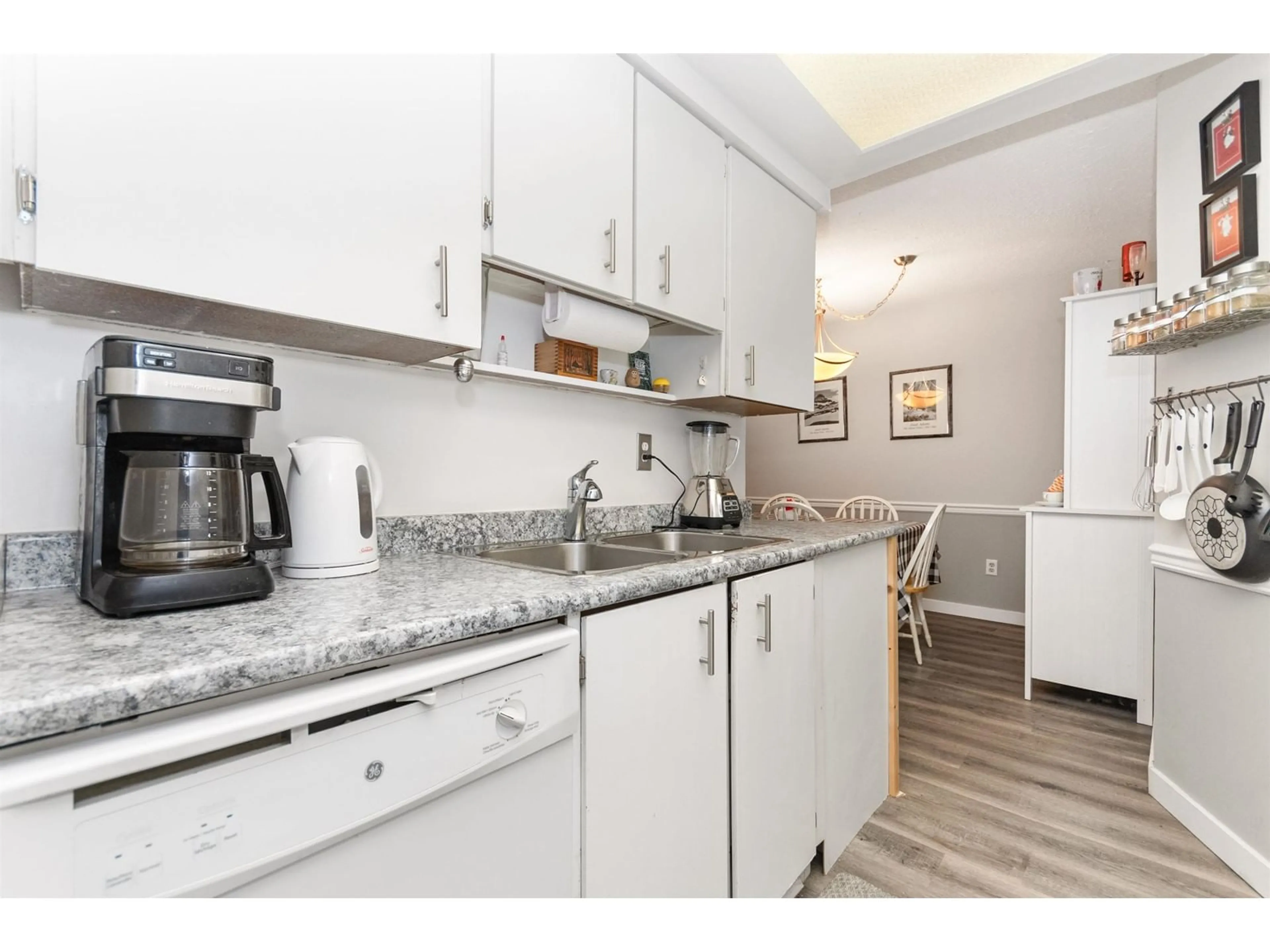 Standard kitchen, unknown for 217 - 2551 WILLOW, Abbotsford British Columbia V2S5Z9