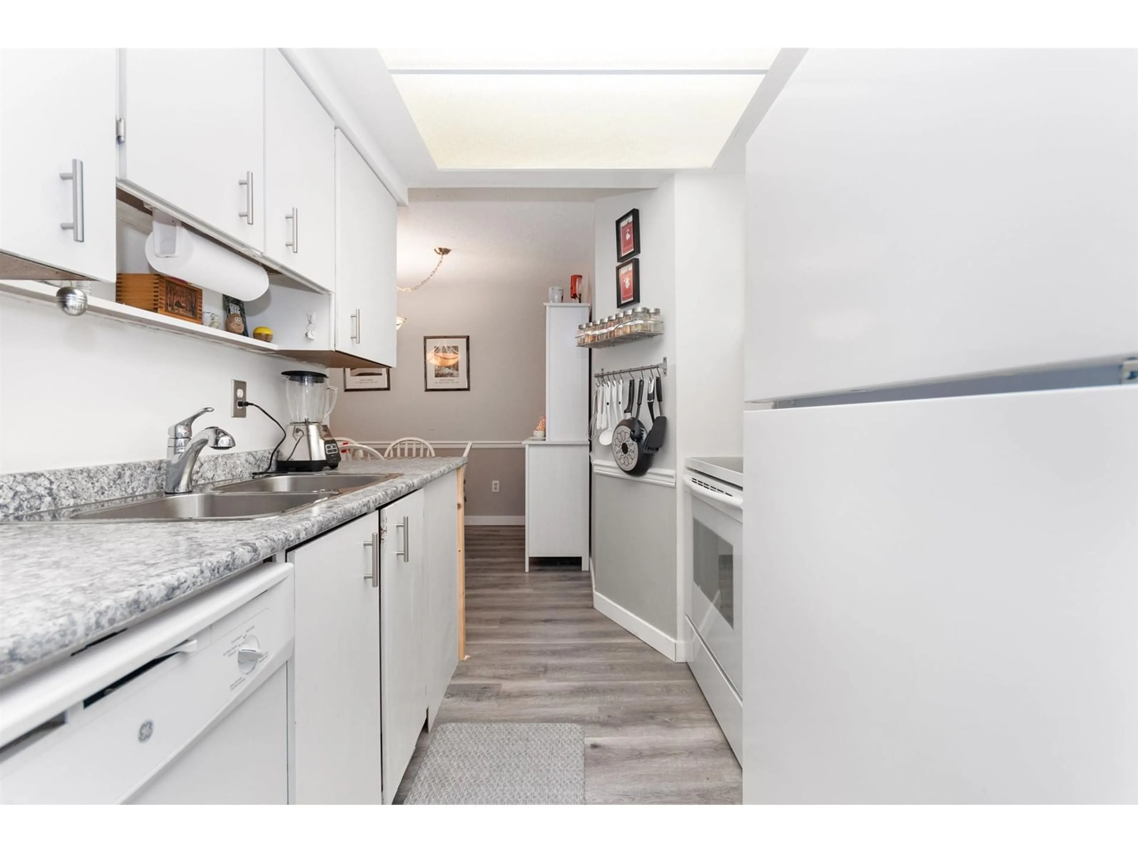 Standard kitchen, unknown for 217 - 2551 WILLOW, Abbotsford British Columbia V2S5Z9
