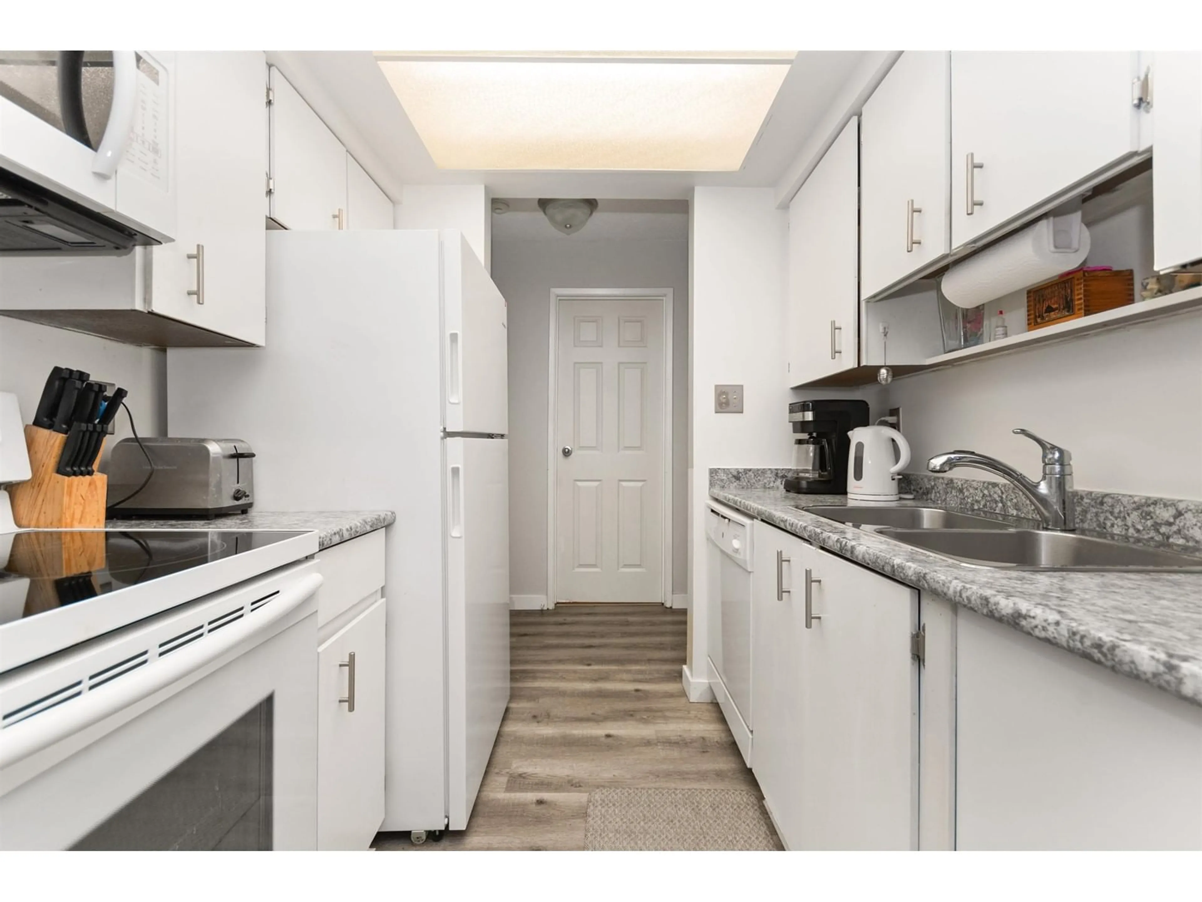 Standard kitchen, unknown for 217 - 2551 WILLOW, Abbotsford British Columbia V2S5Z9