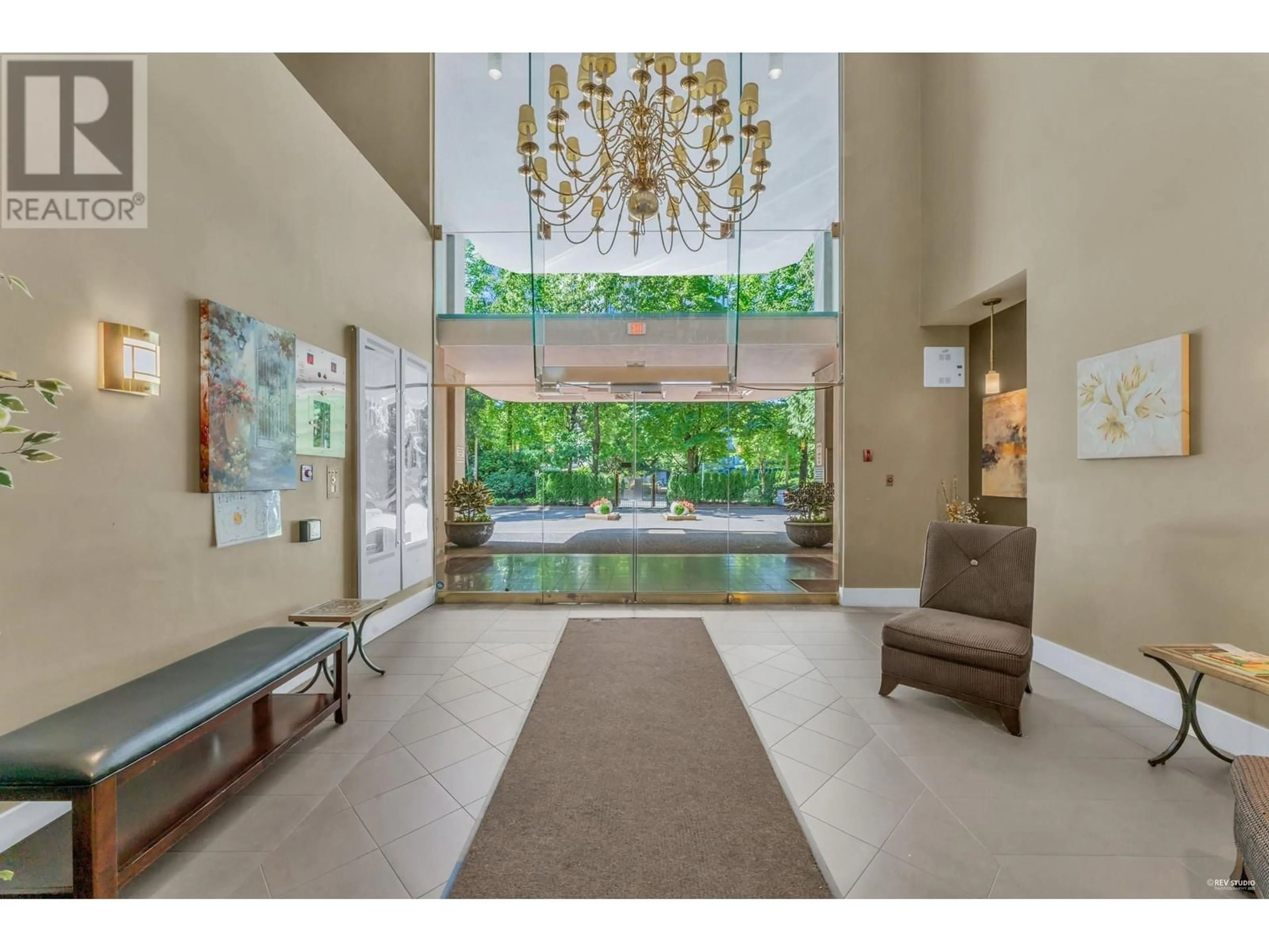 Indoor foyer for 1001 - 4603 HAZEL STREET, Burnaby British Columbia V5H4N1