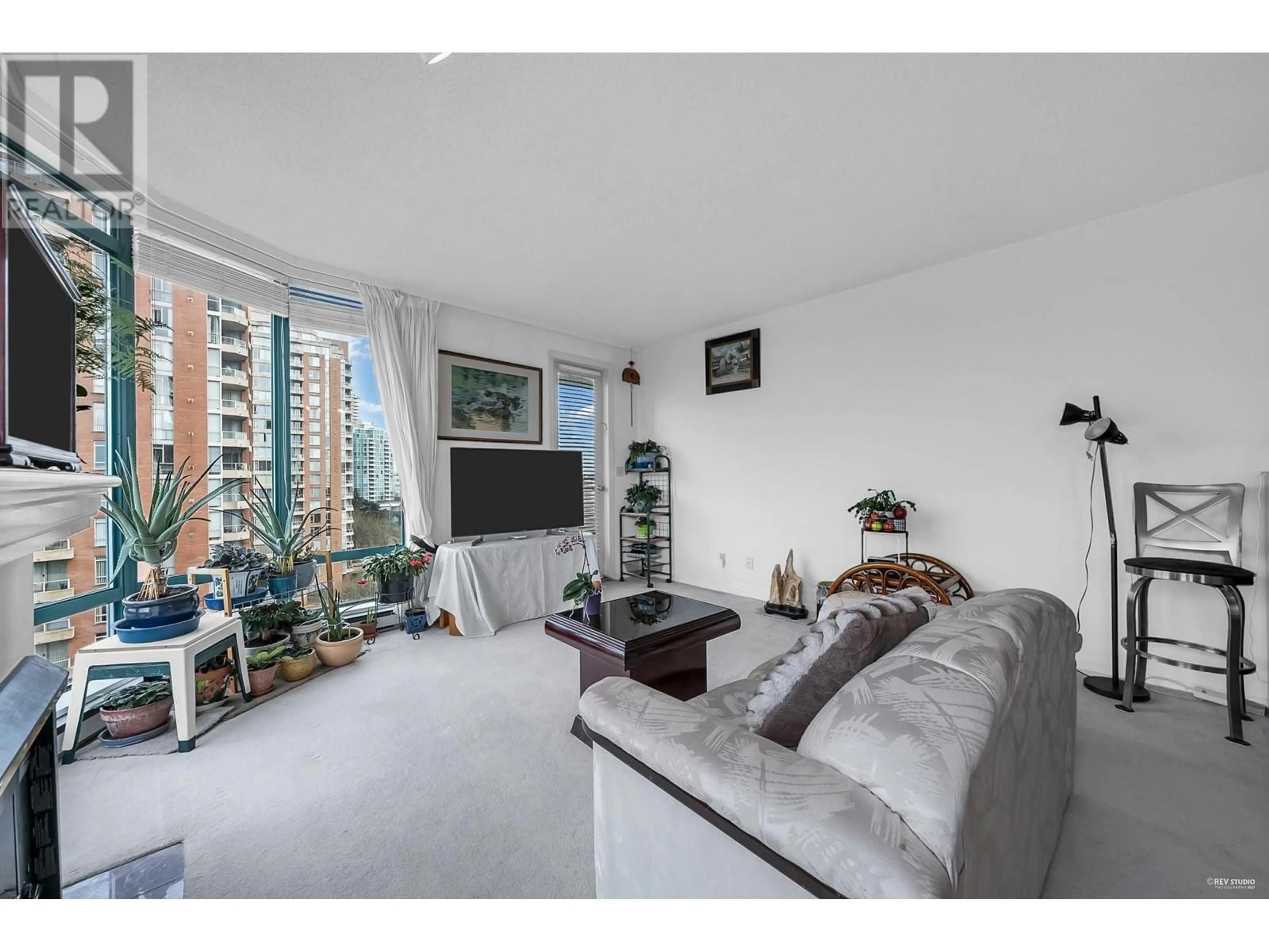Living room with furniture, unknown for 1001 - 4603 HAZEL STREET, Burnaby British Columbia V5H4N1
