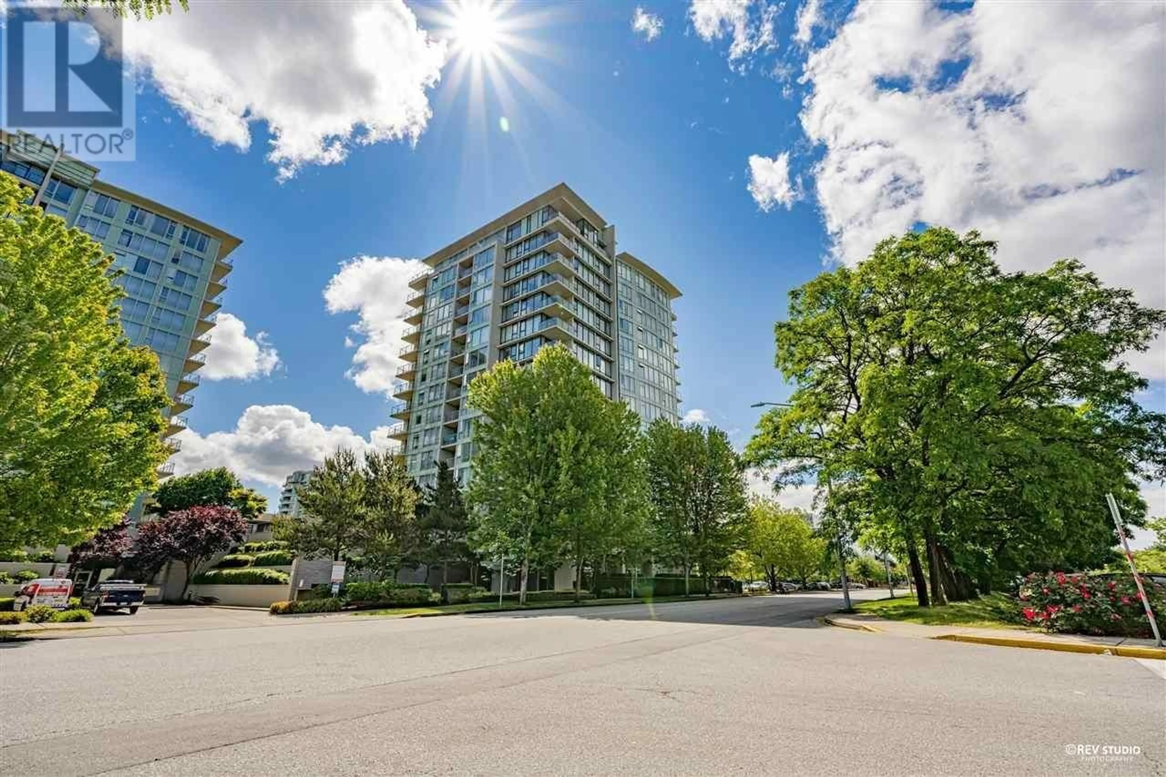 A pic from outside/outdoor area/front of a property/back of a property/a pic from drone, unknown for 1601 - 5088 KWANTLEN STREET, Richmond British Columbia V6X4K5