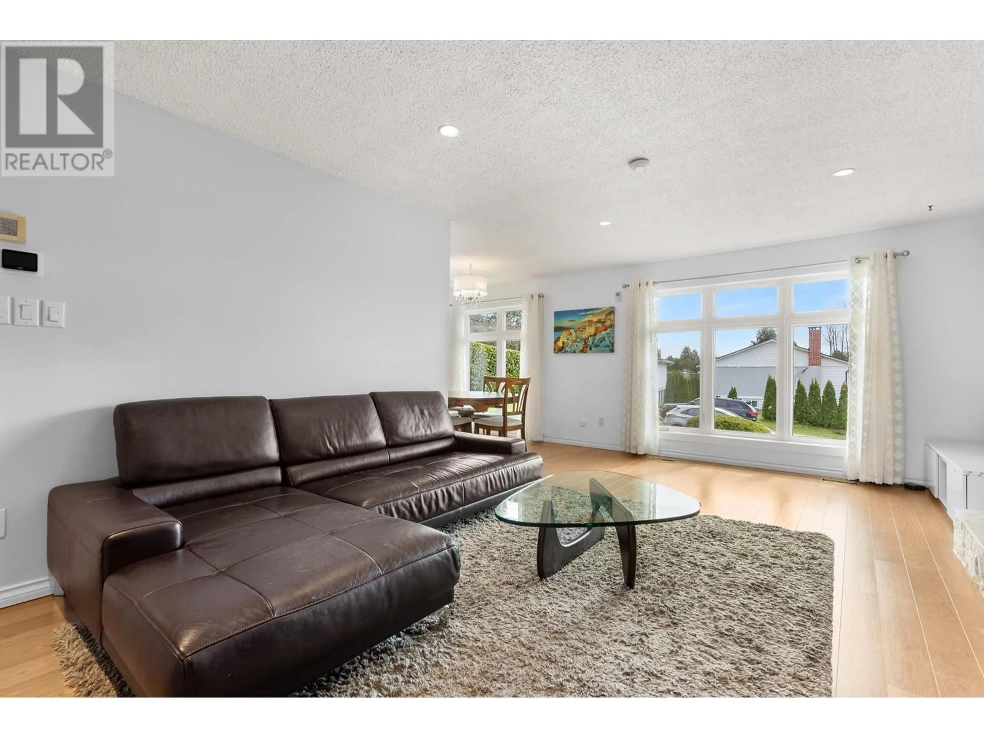 Living room with furniture, unknown for 7515 LAWRENCE DRIVE, Burnaby British Columbia V5A3L9