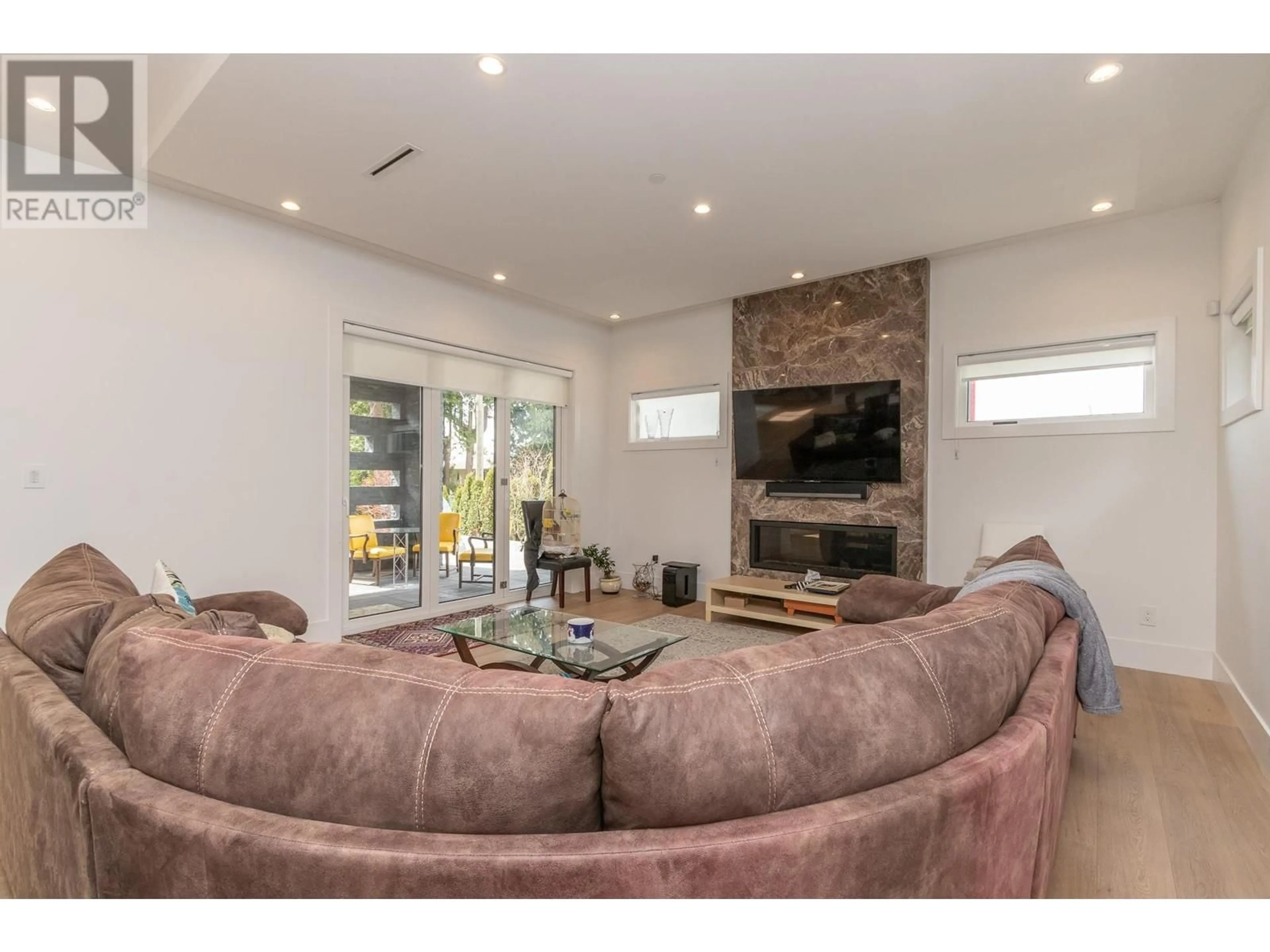 Living room with furniture, unknown for 2213 KINGS AVENUE, West Vancouver British Columbia V7V2C1
