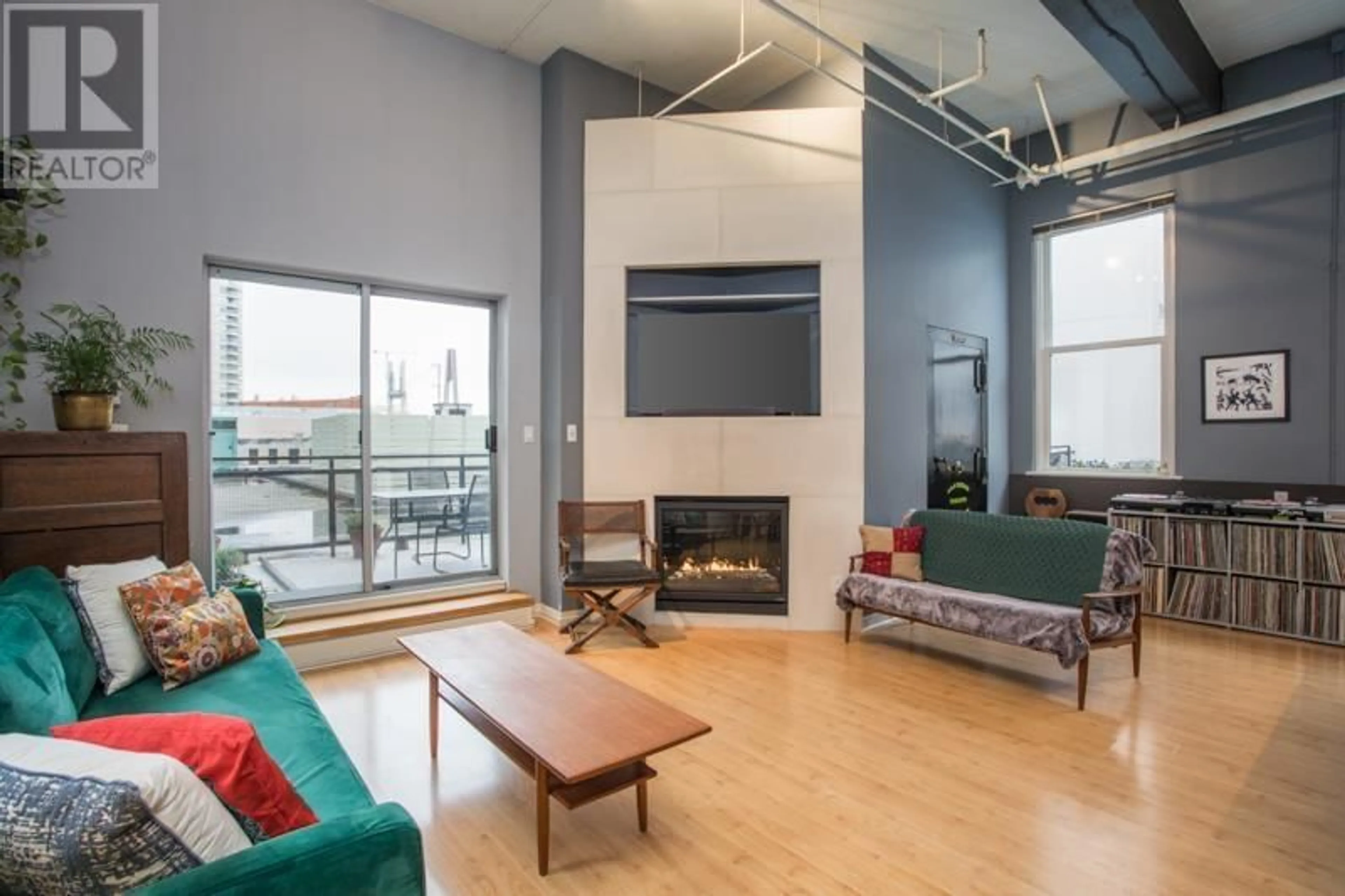 Living room with furniture, unknown for 301 - 549 COLUMBIA STREET, New Westminster British Columbia V3L1B3
