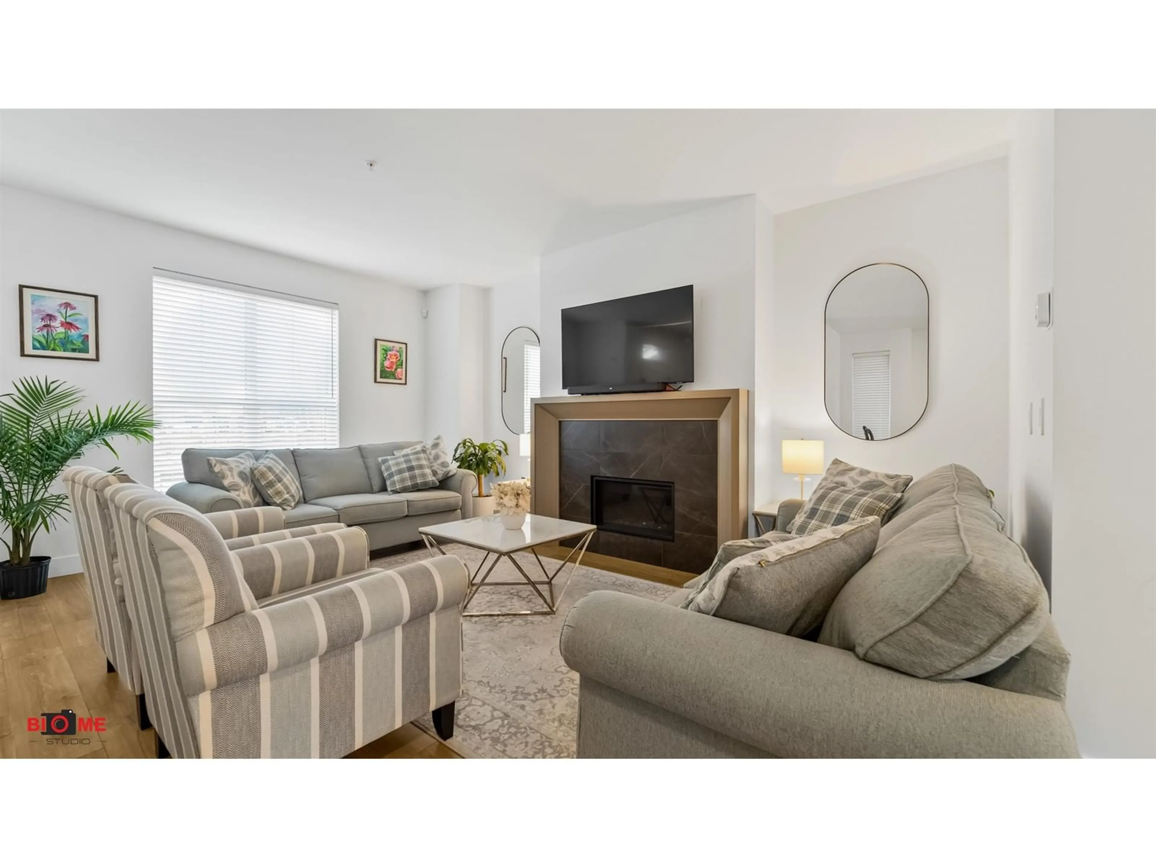 Living room with furniture, unknown for 7495 197, Langley British Columbia V2Y3T2
