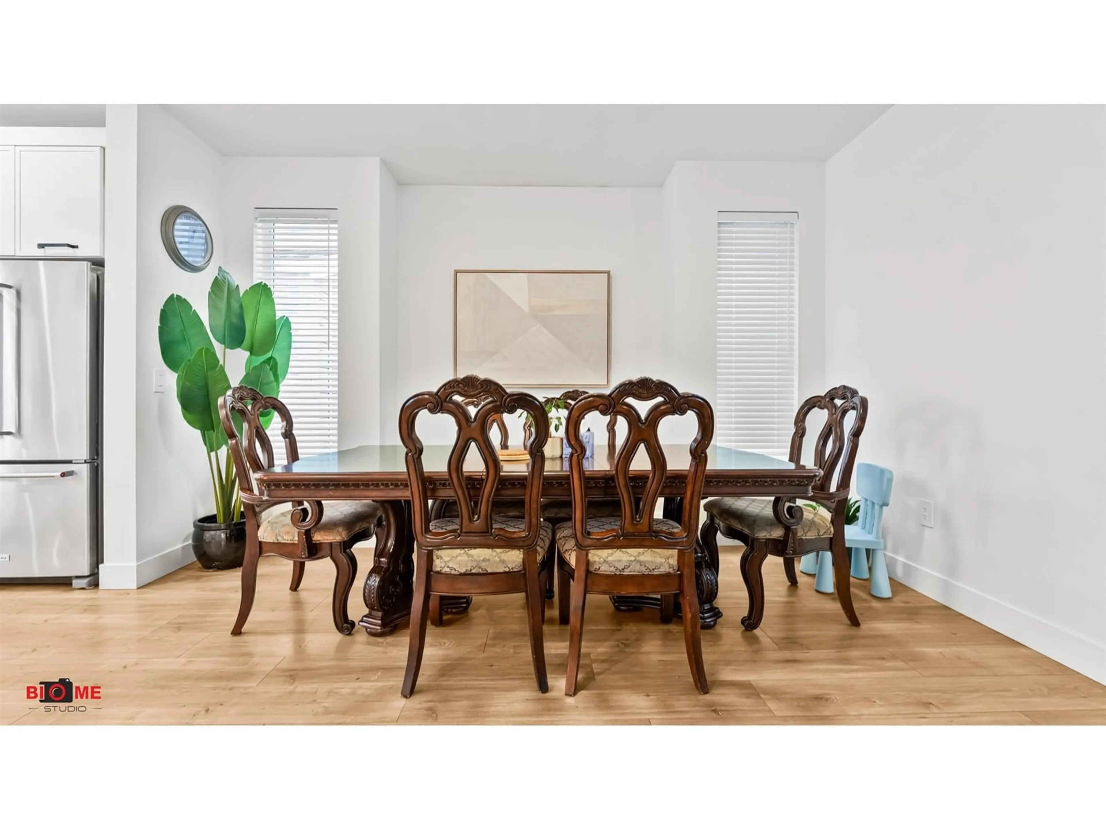 Dining room, wood/laminate floor for 7495 197, Langley British Columbia V2Y3T2
