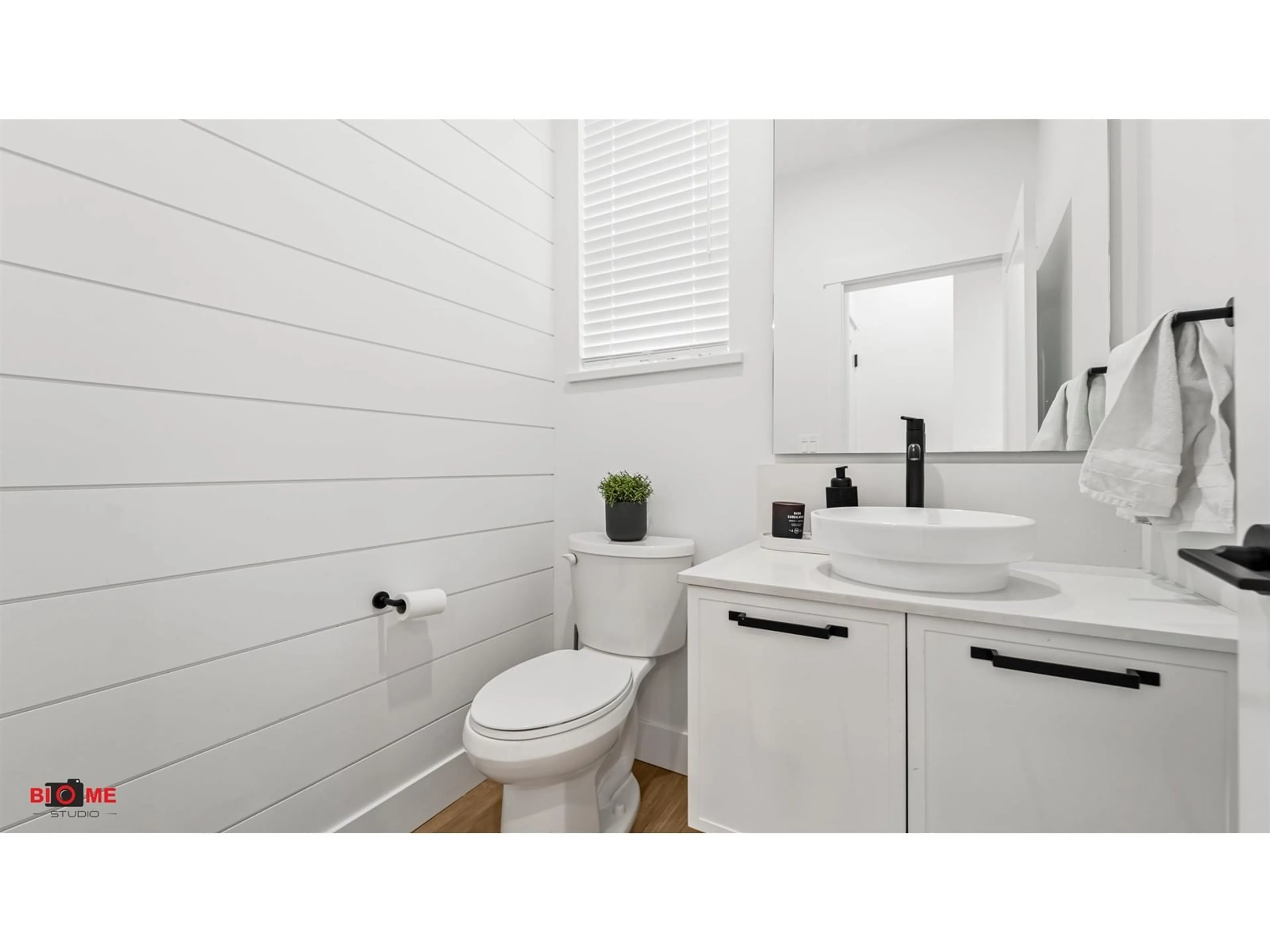 Standard bathroom, unknown for 7495 197, Langley British Columbia V2Y3T2