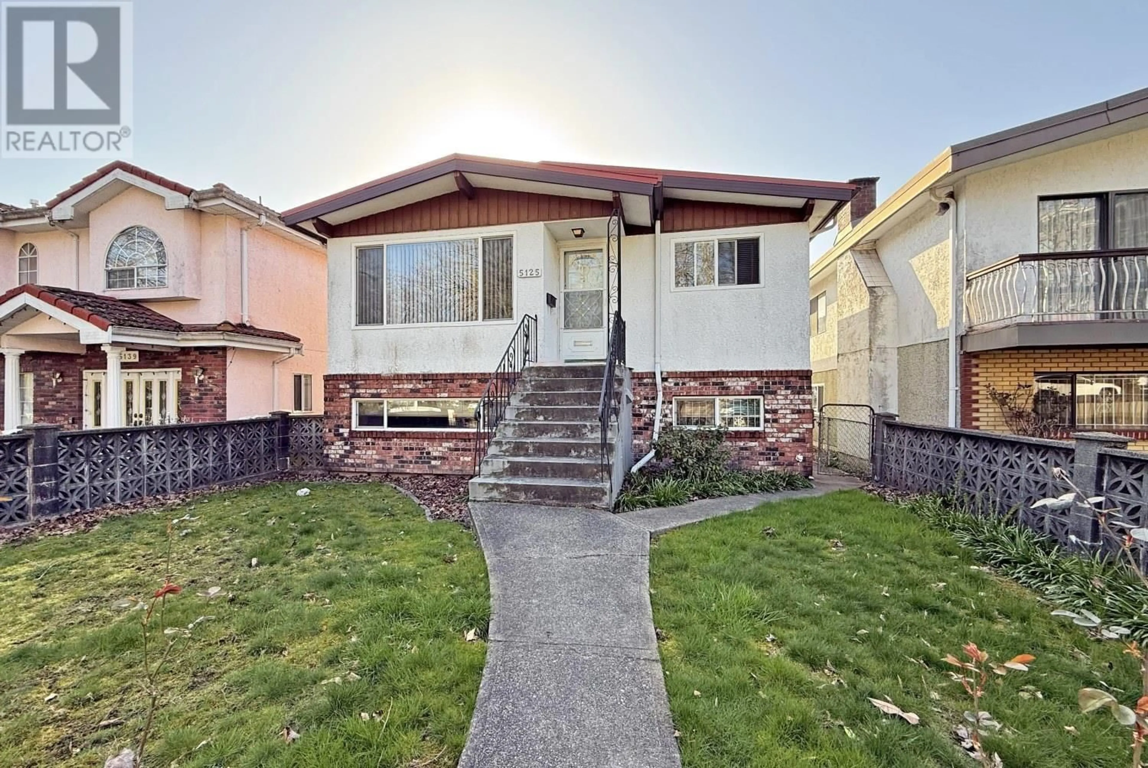 Unknown for 5125 WALES STREET, Vancouver British Columbia V5R3M5