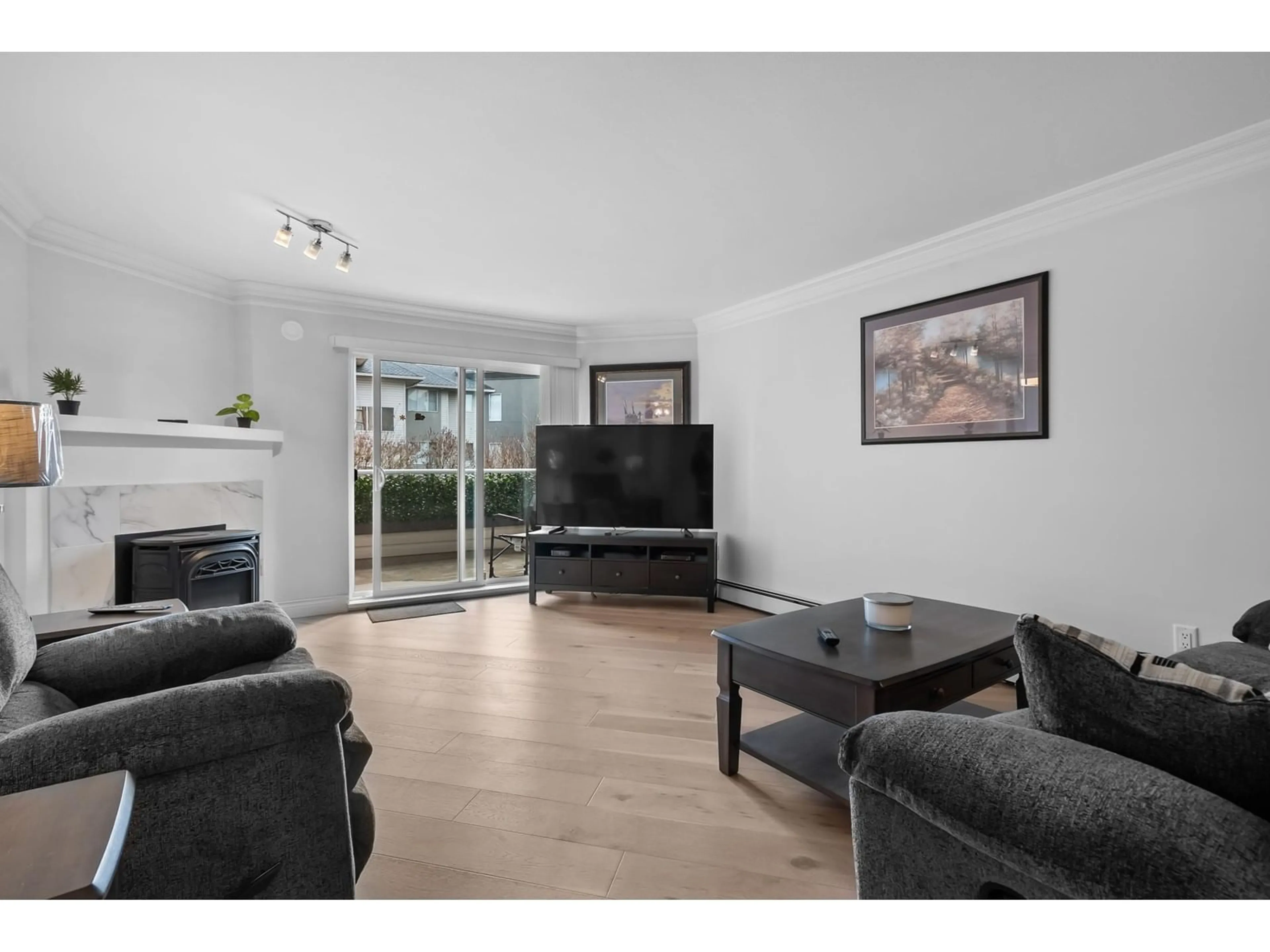 Living room with furniture, wood/laminate floor for 108 - 32669 GEORGE FERGUSON, Abbotsford British Columbia V2T4E4