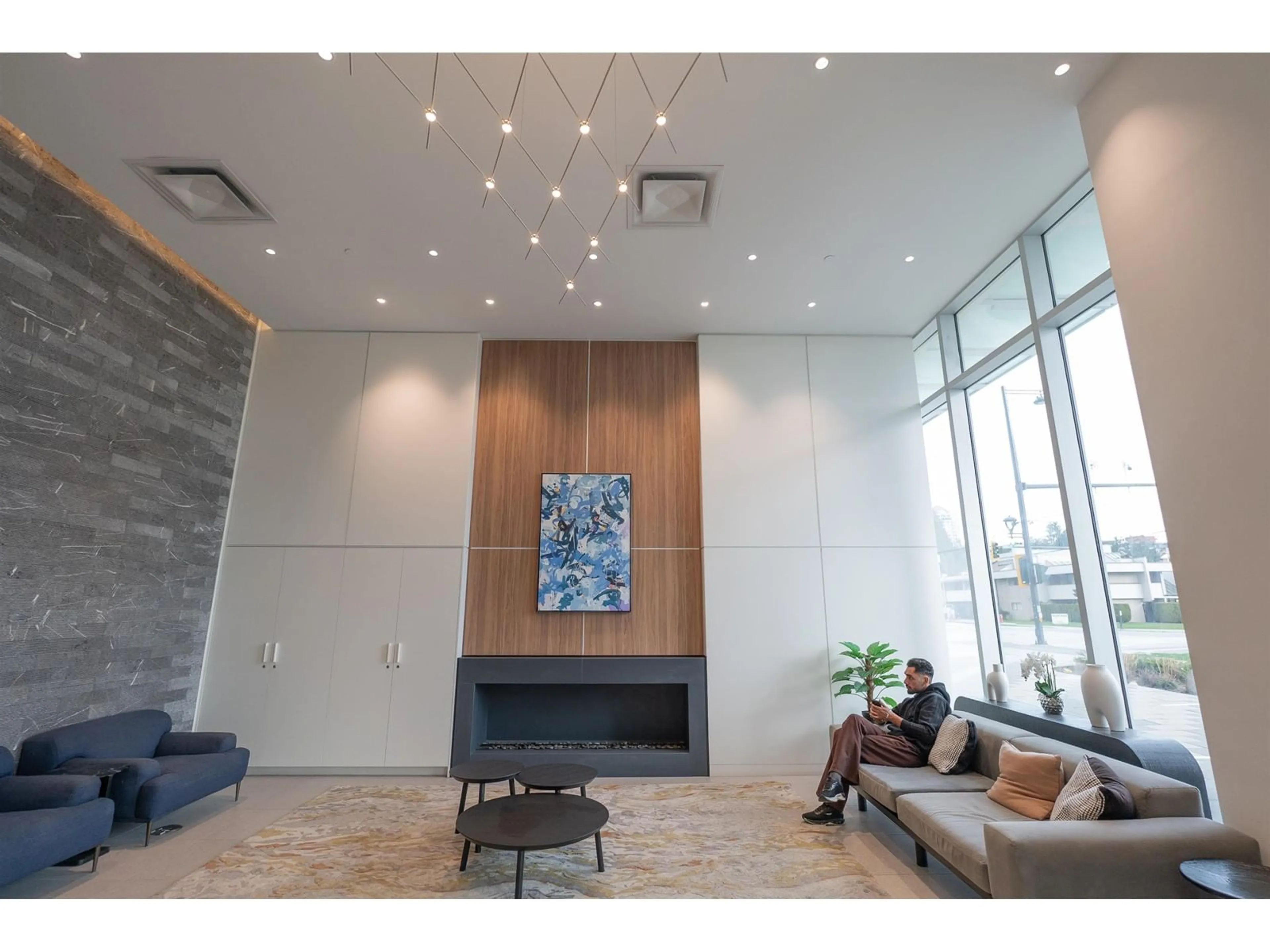 Indoor foyer for 912 - 13685 102, Surrey British Columbia V3T1N7