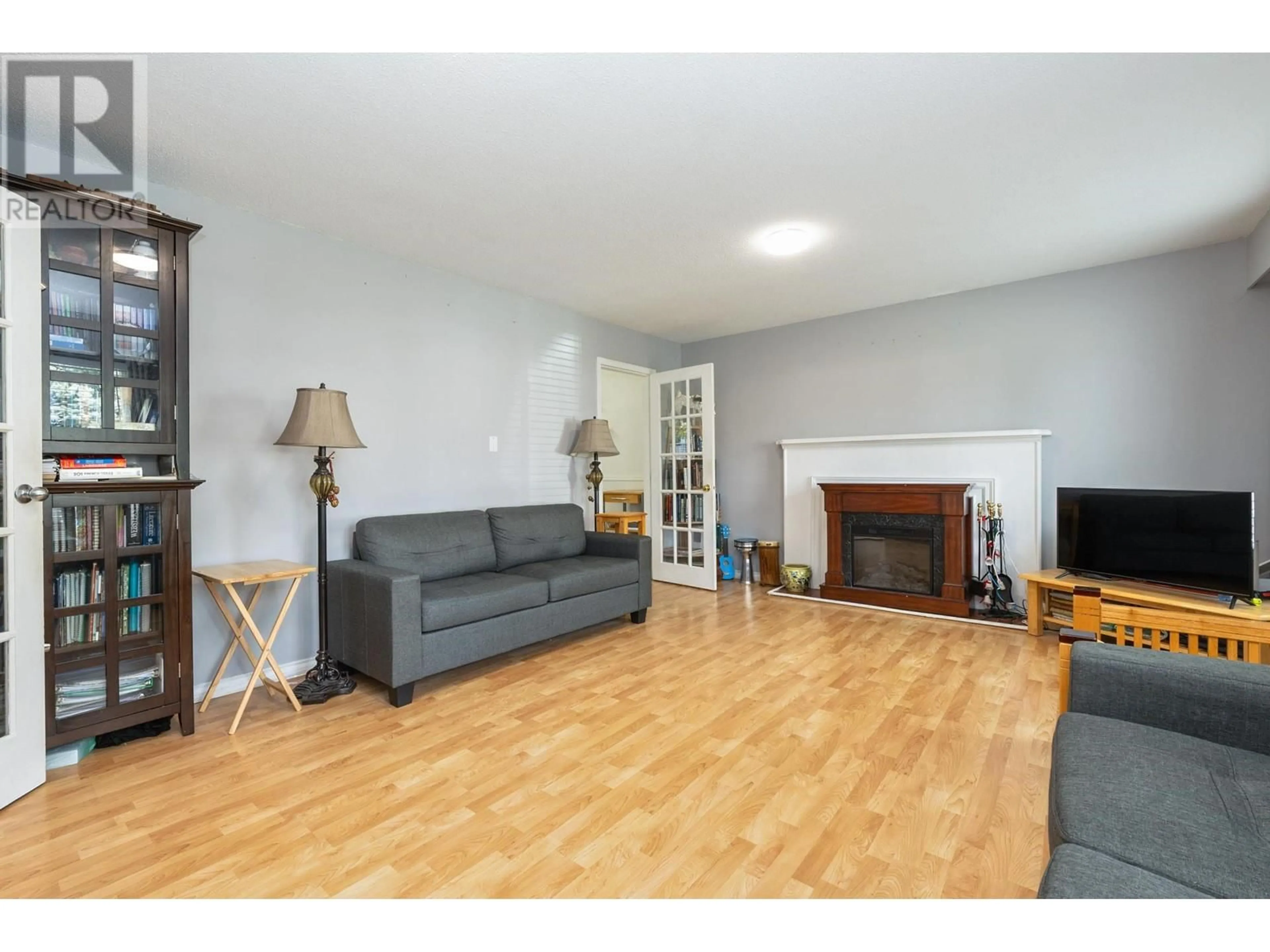 Living room with furniture, wood/laminate floor for 22914 STOREY AVENUE, Maple Ridge British Columbia V2X3W1