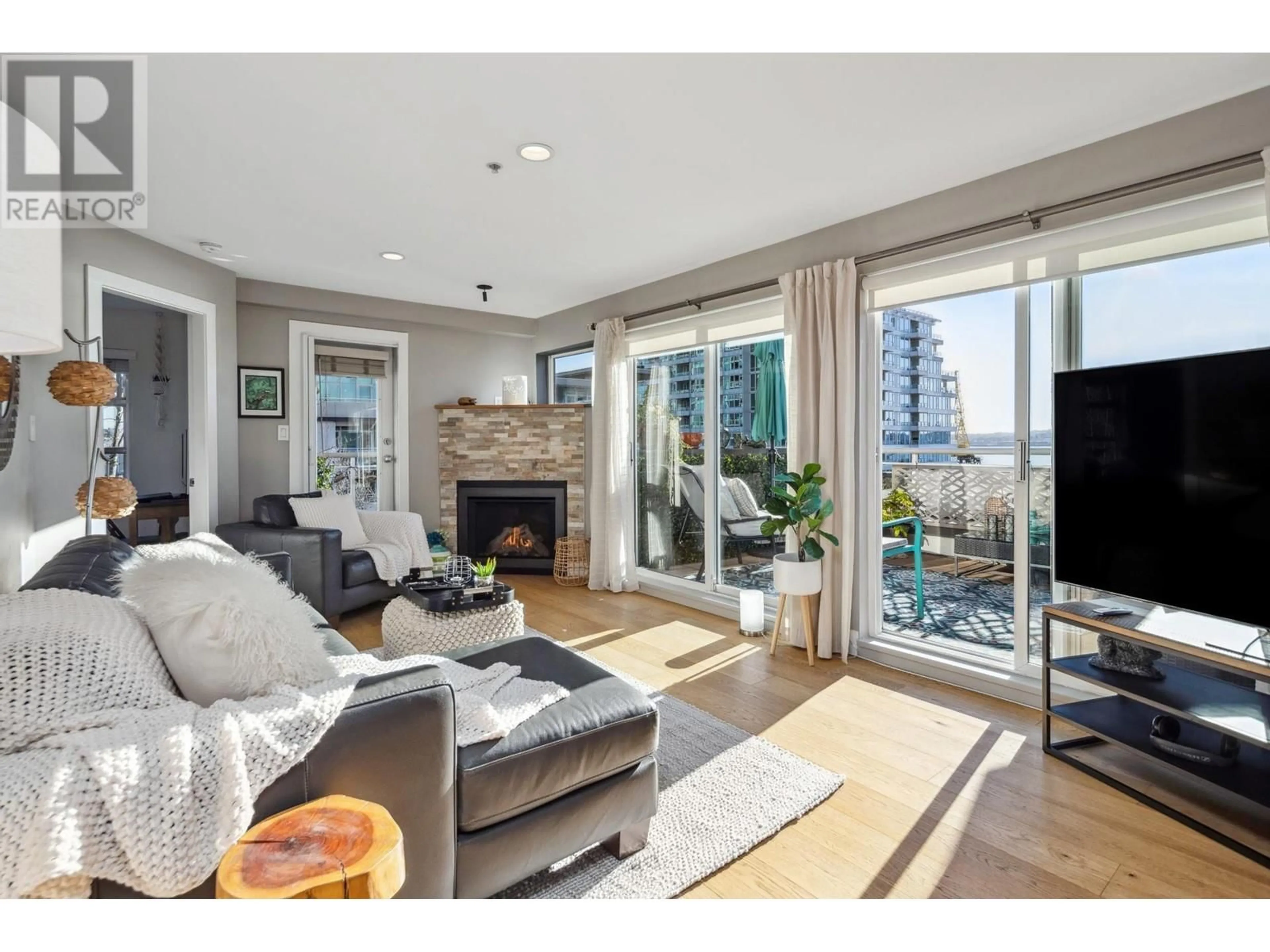 Living room with furniture, unknown for 406 - 108 ESPLANADE, North Vancouver British Columbia V7M3M8