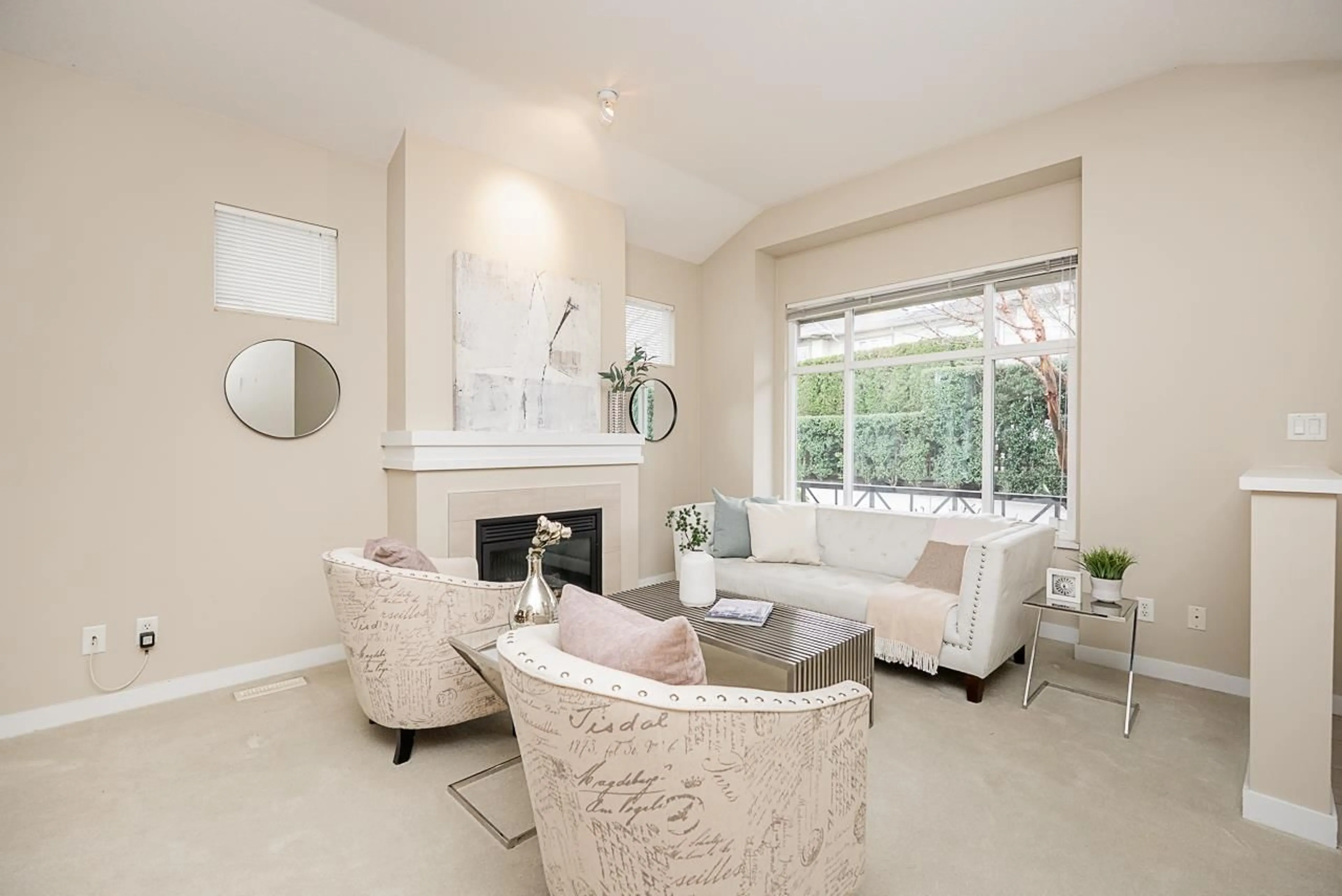 Living room with furniture, ceramic/tile floor for 18 - 15188 62A, Surrey British Columbia V3S1W7
