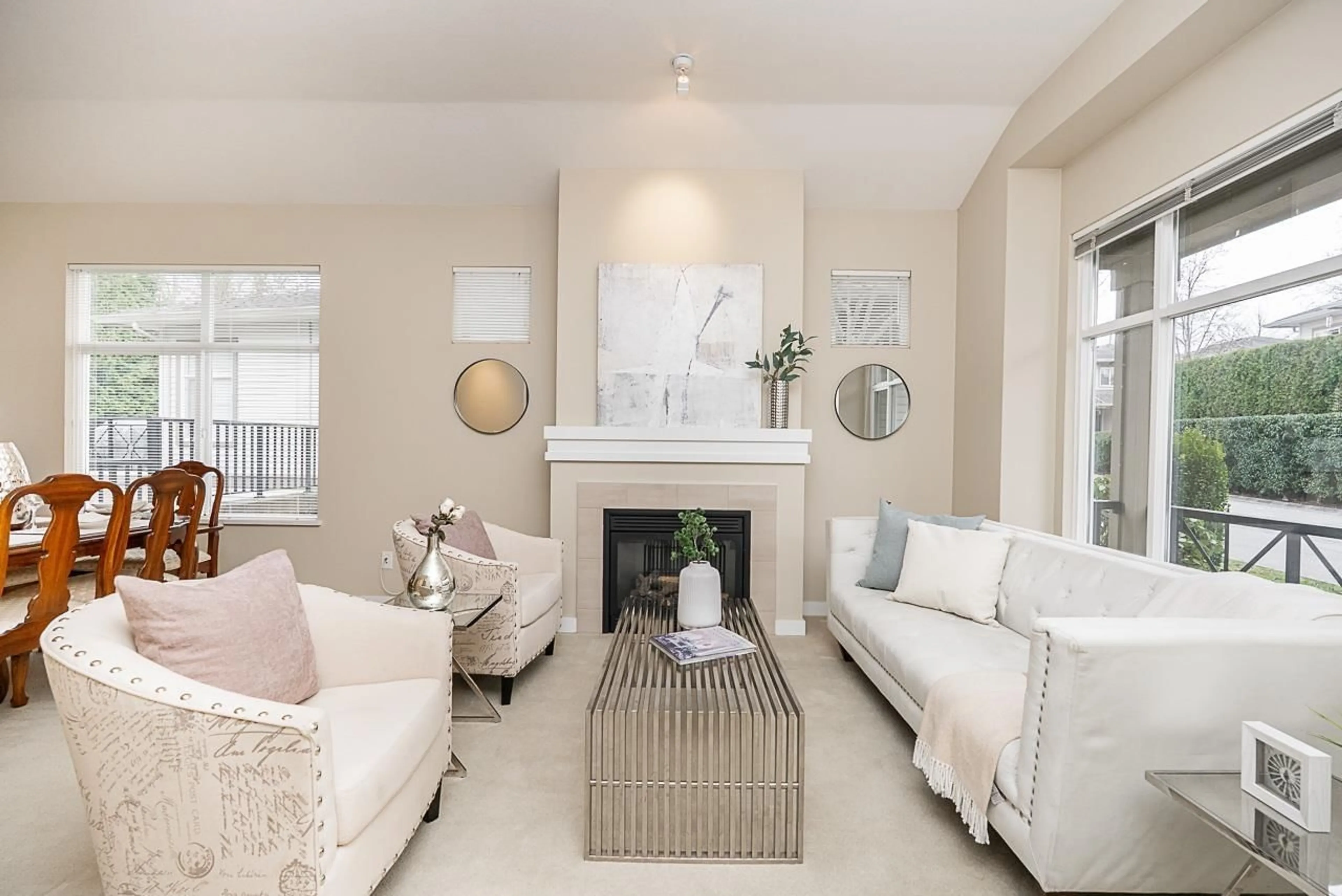 Living room with furniture, unknown for 18 - 15188 62A, Surrey British Columbia V3S1W7