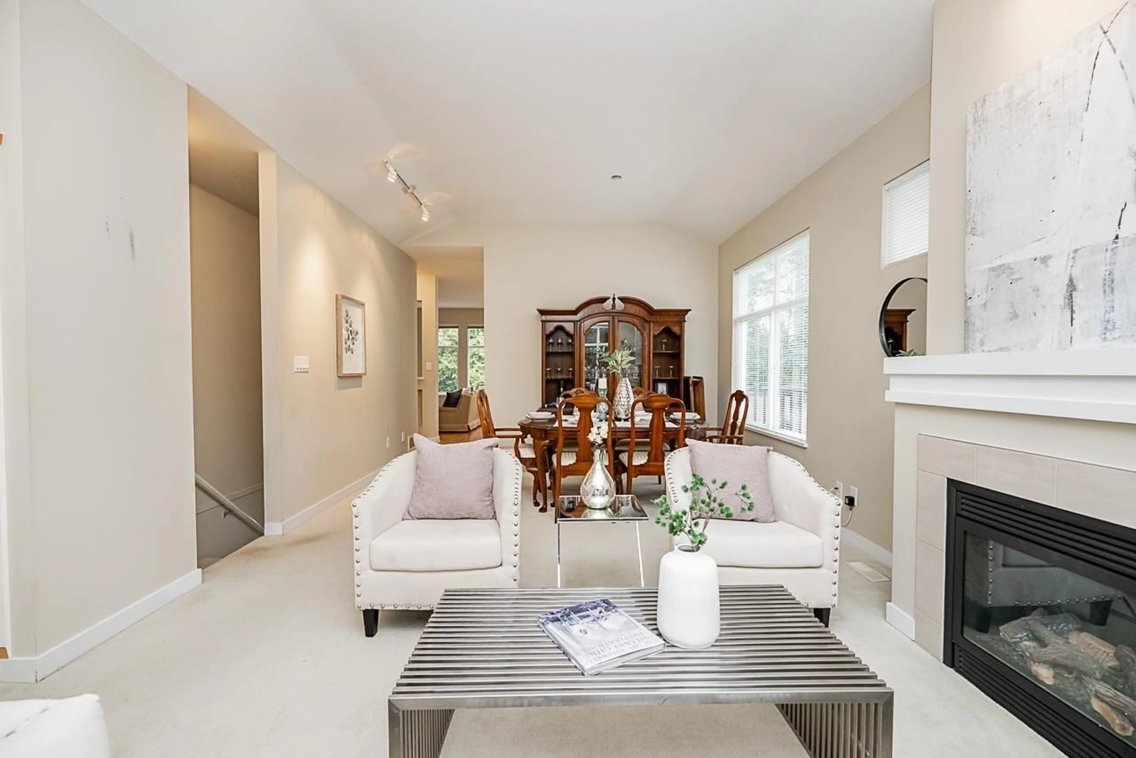 Living room with furniture, unknown for 18 - 15188 62A, Surrey British Columbia V3S1W7