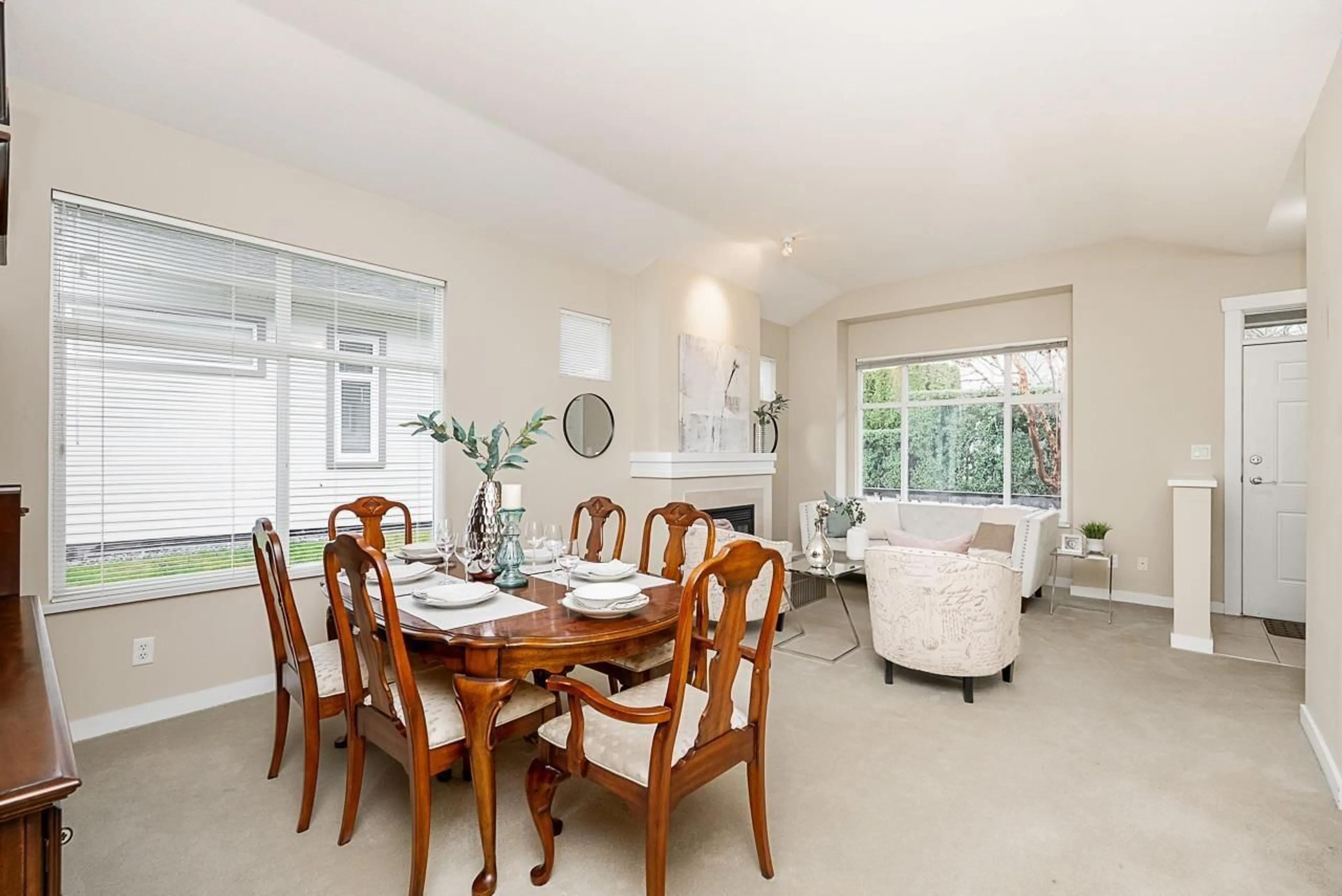 Dining room, ceramic/tile floor for 18 - 15188 62A, Surrey British Columbia V3S1W7