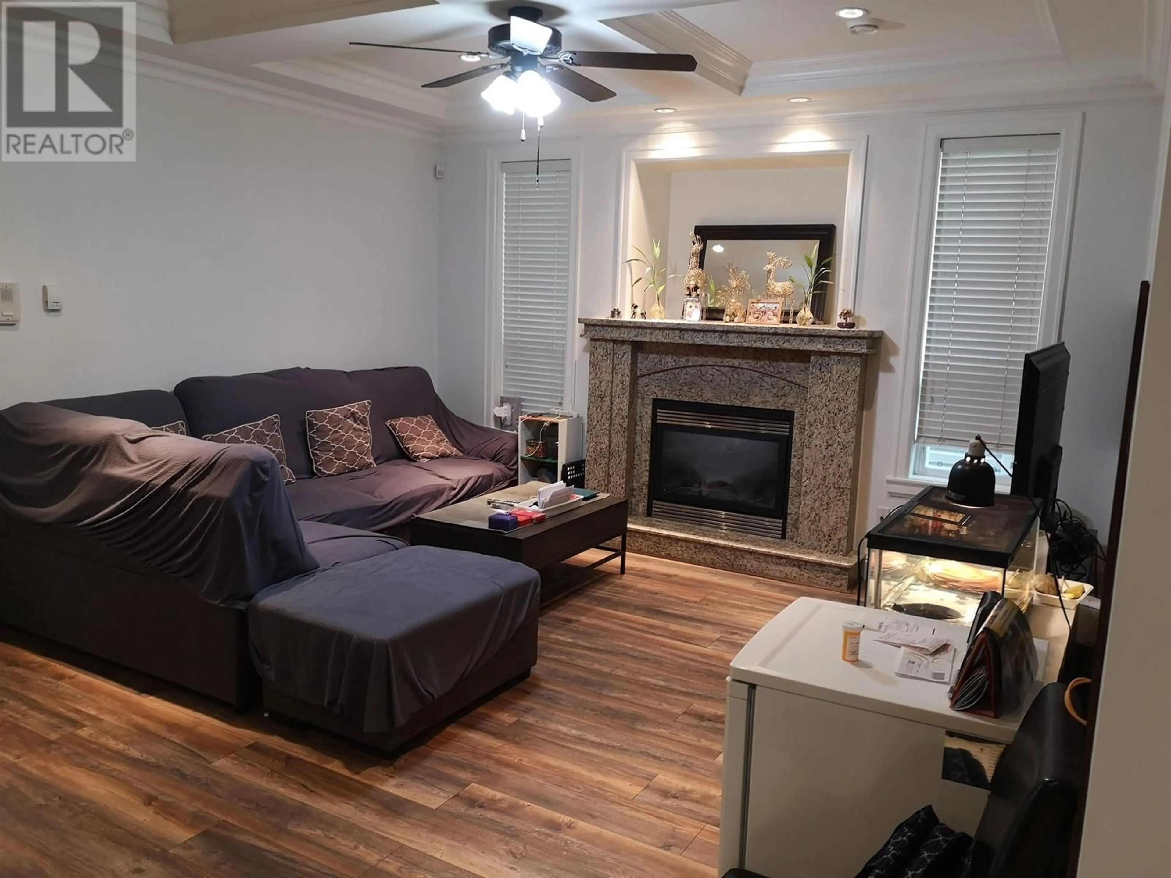 Living room with furniture, wood/laminate floor for 1349 SALTER STREET, New Westminster British Columbia V3M0C8