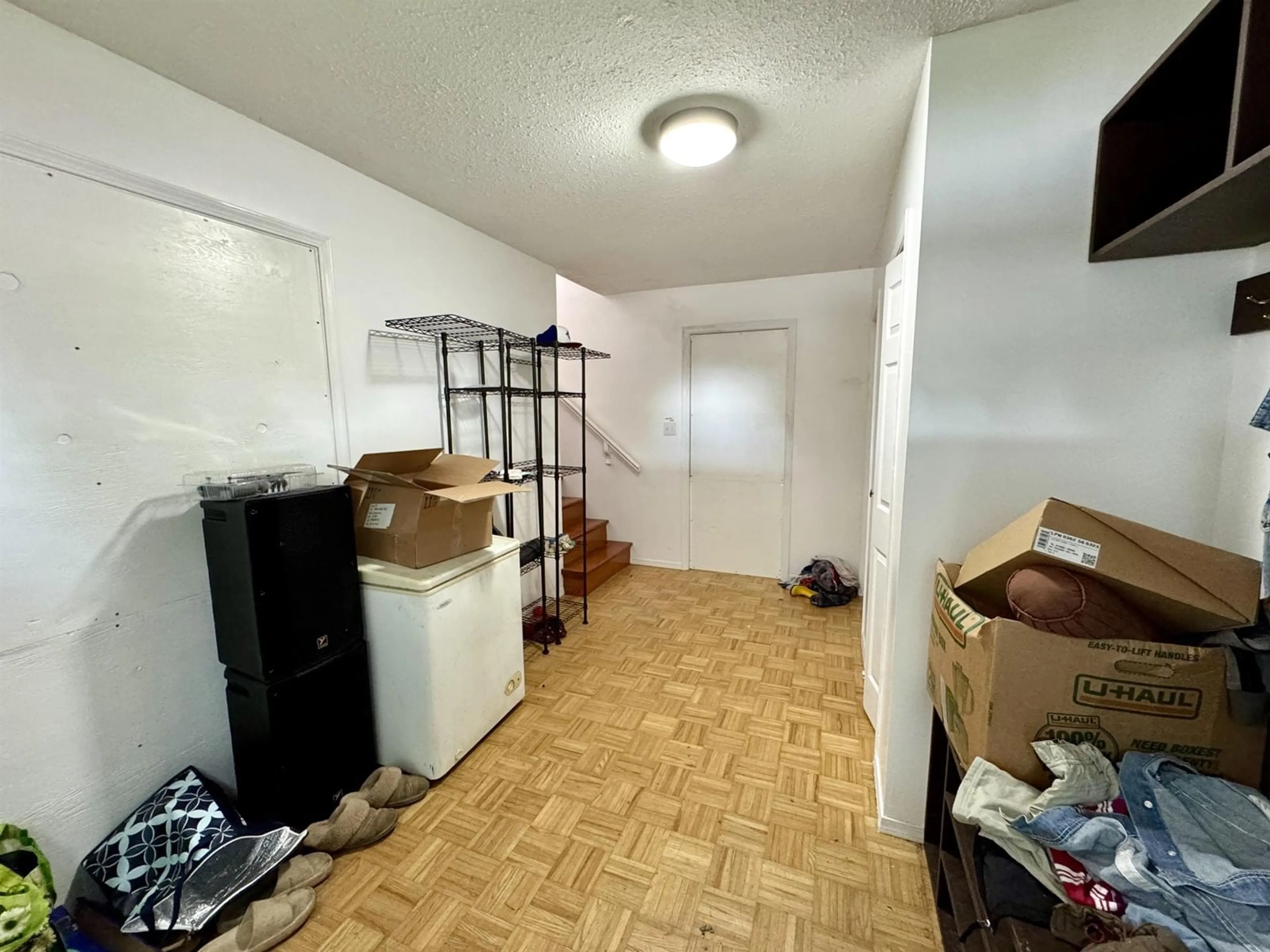 A pic of a room for 32995 14, Mission British Columbia V2V2P3