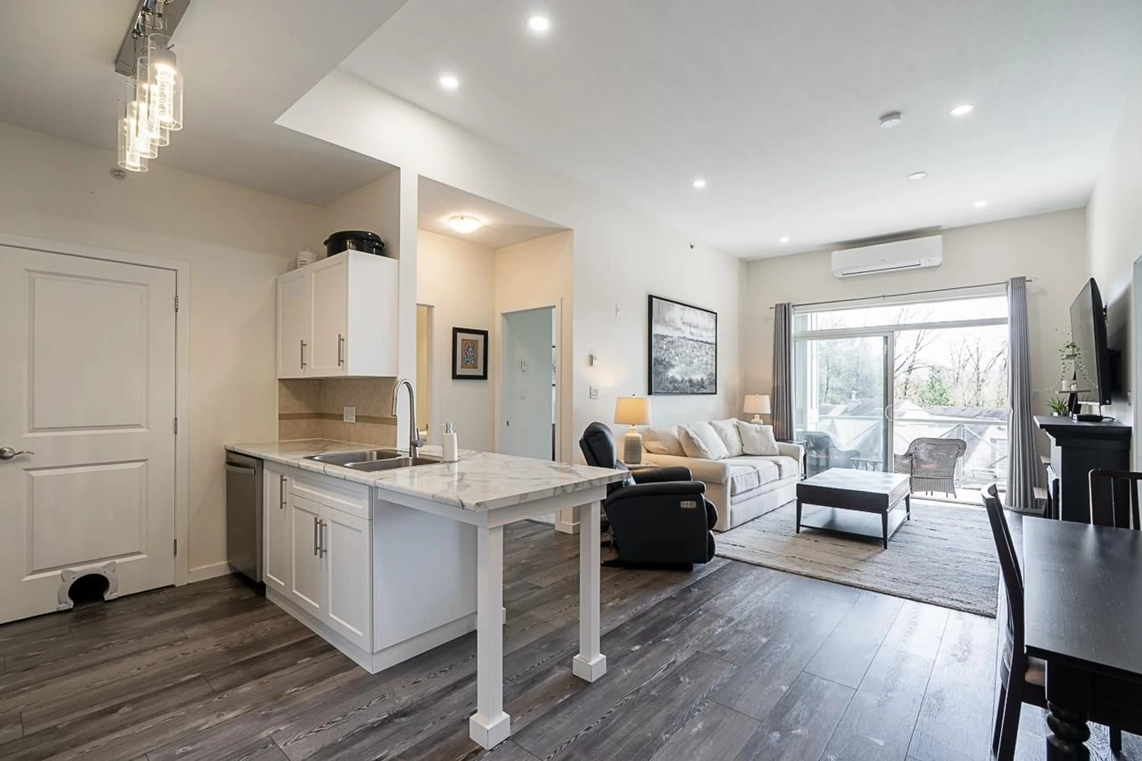 Open concept kitchen, unknown for 509 - 33318 BOURQUIN EAST, Abbotsford British Columbia V2S0A6