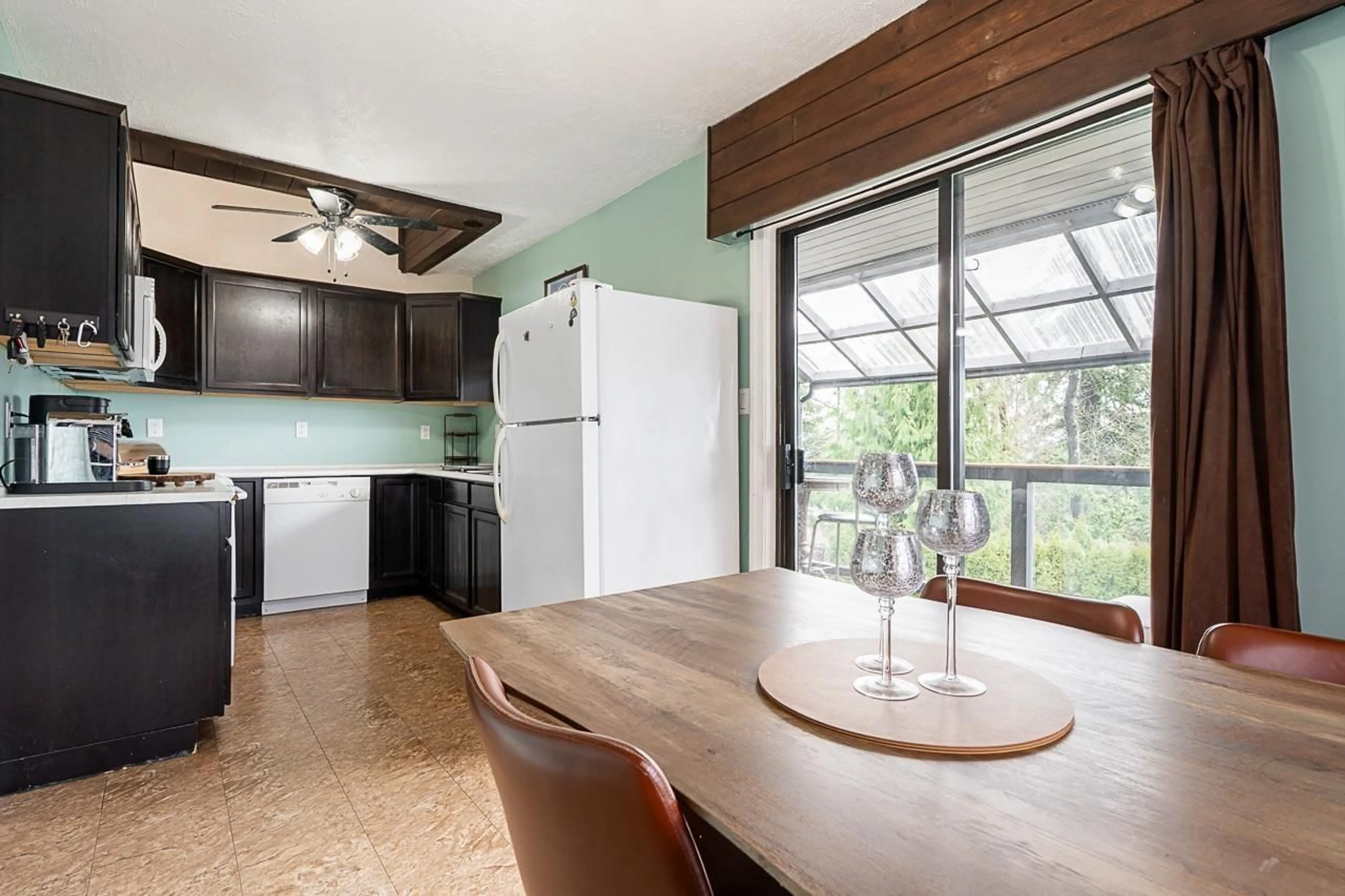 Open concept kitchen, unknown for 32750 BEST, Mission British Columbia V2V2S6